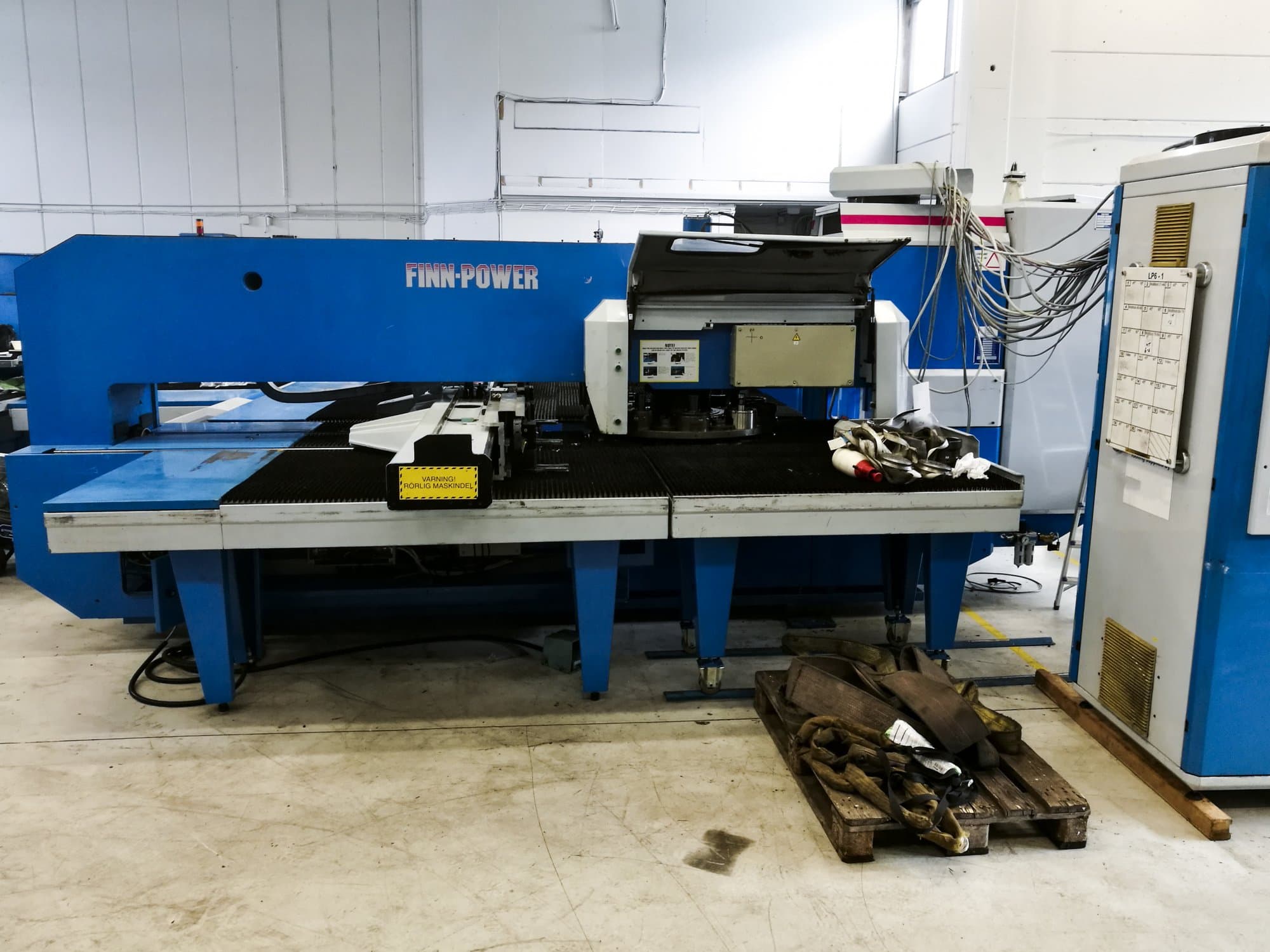 Finn-Power LP6 SB Mašinos vaizdas iš priekio