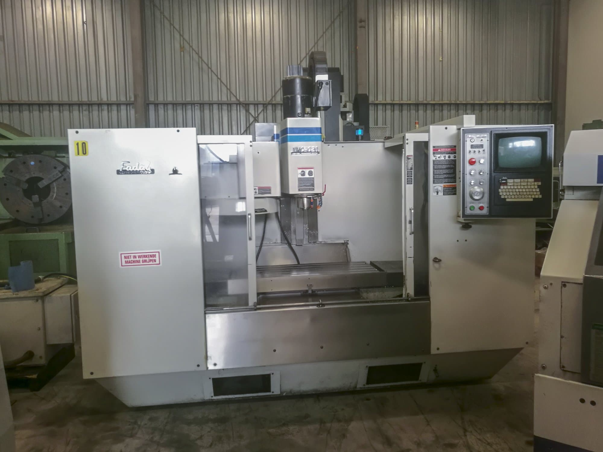 FADAL VMC 4020HT Mašinos vaizdas iš priekio