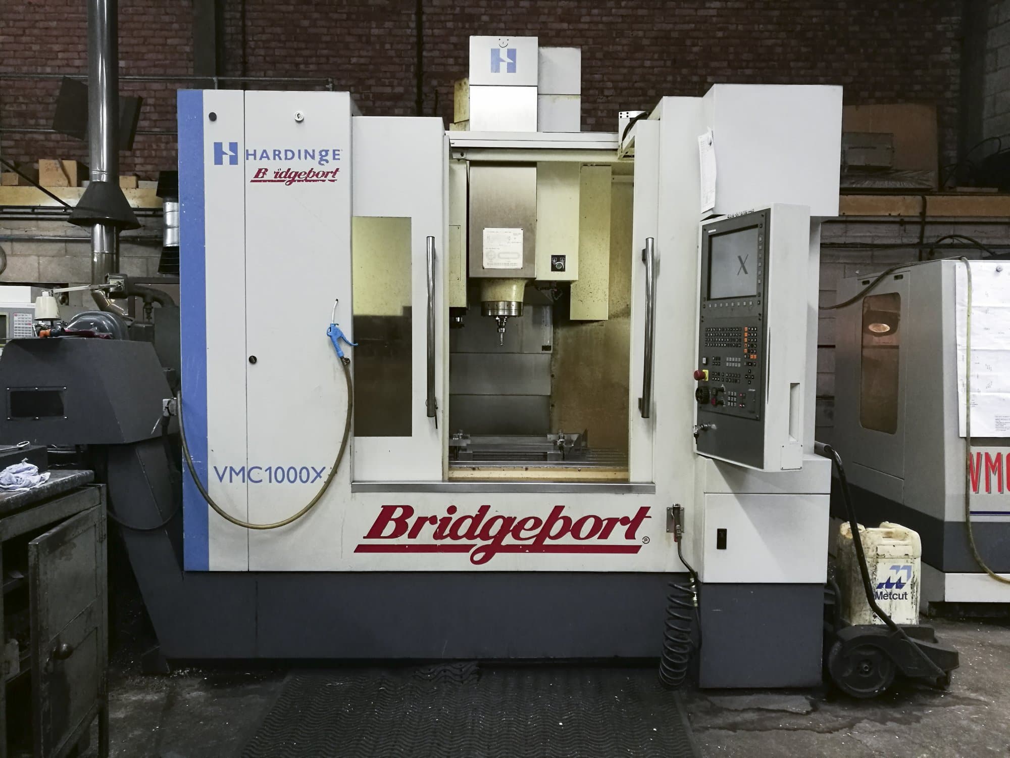 Bridgeport VMC XP3-1000 Mašinos vaizdas iš priekio
