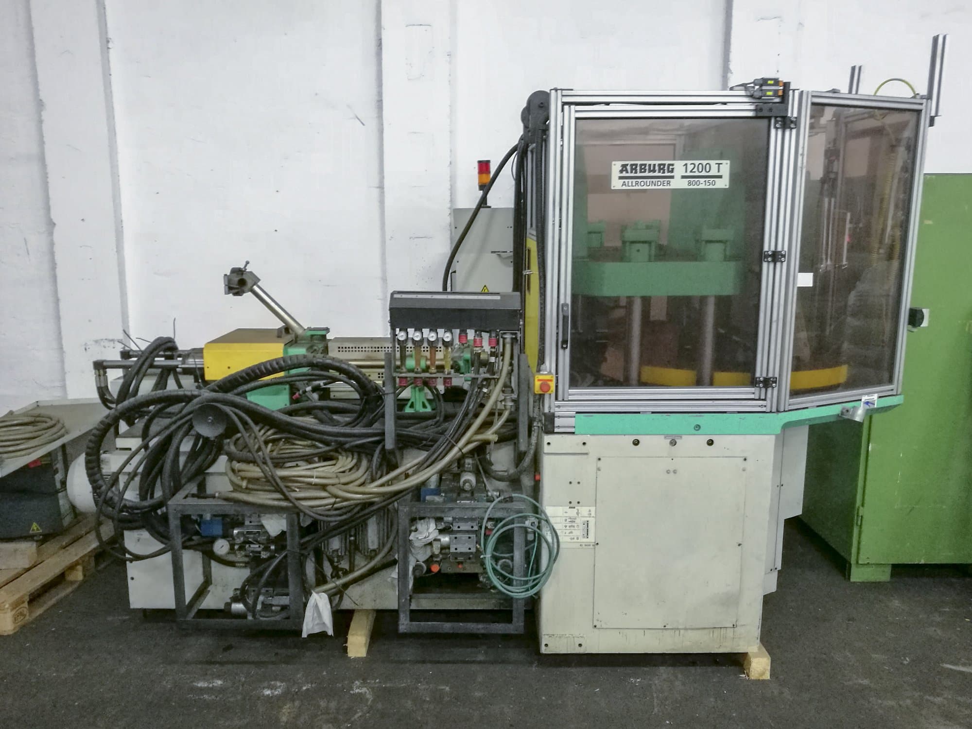 Arburg 1200TS 800-150 Mašinos vaizdas iš priekio