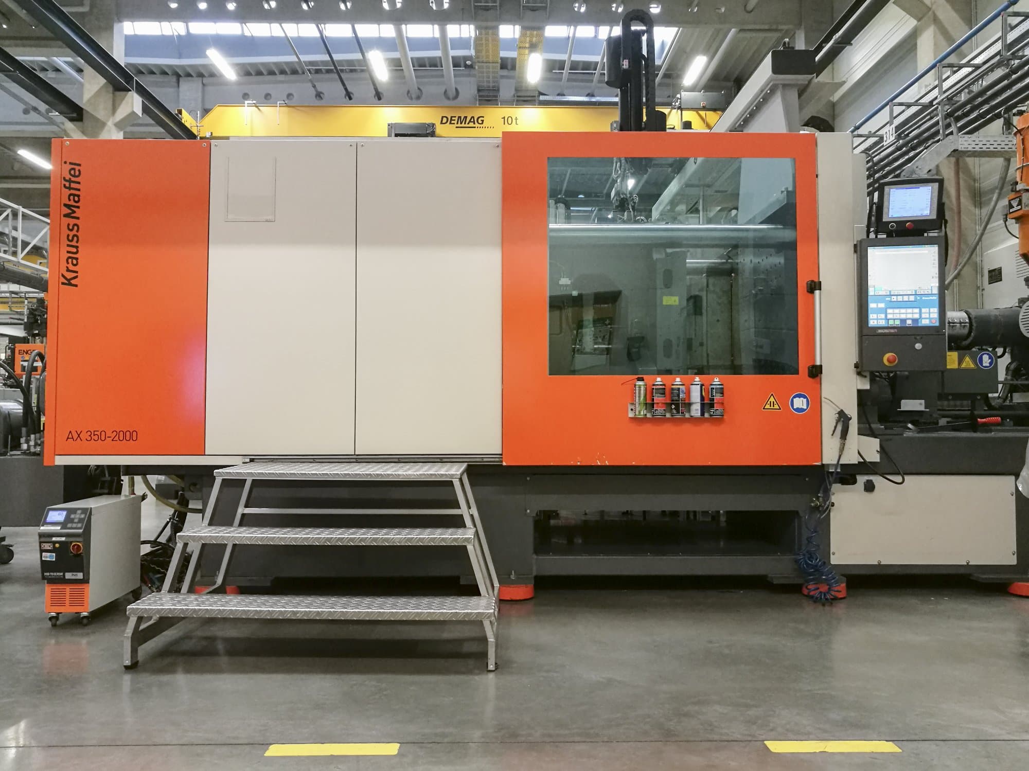 Krauss Maffei 350-2000 AX Mašinos vaizdas iš priekio