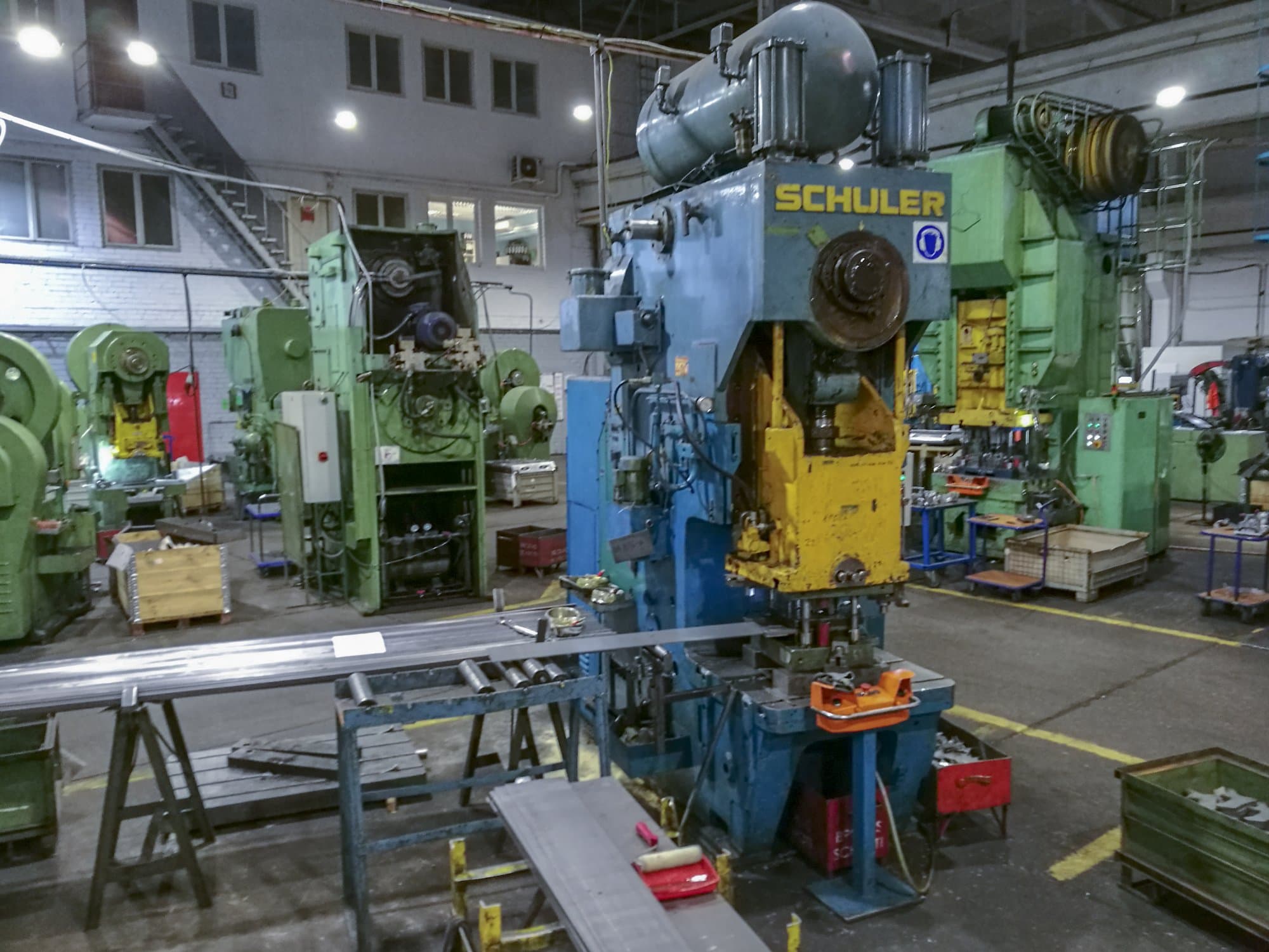 SCHULER PEr 200/420 Mašinos kairės pusės vaizdas