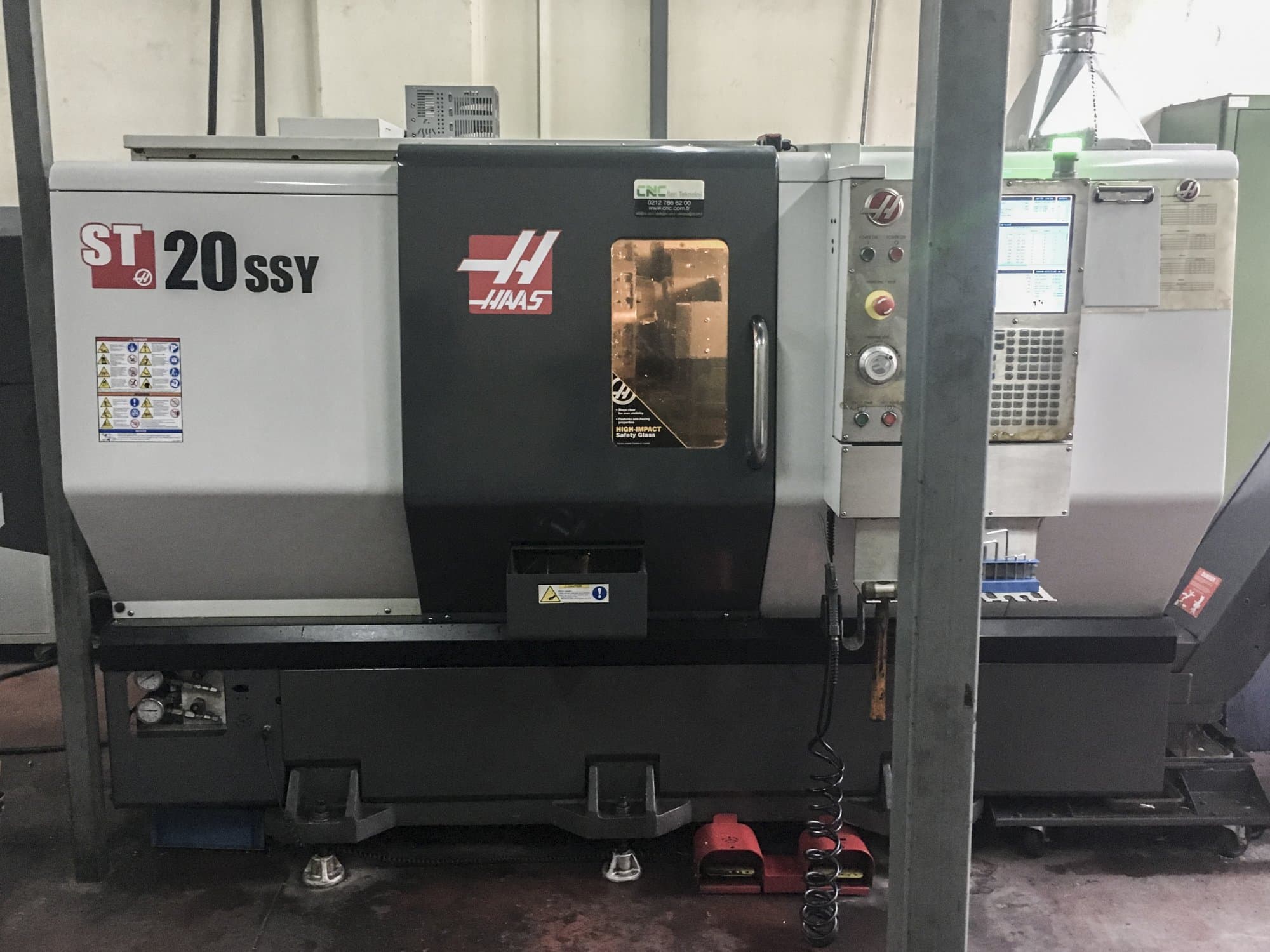 HAAS ST-20SSY Mašinos vaizdas iš priekio