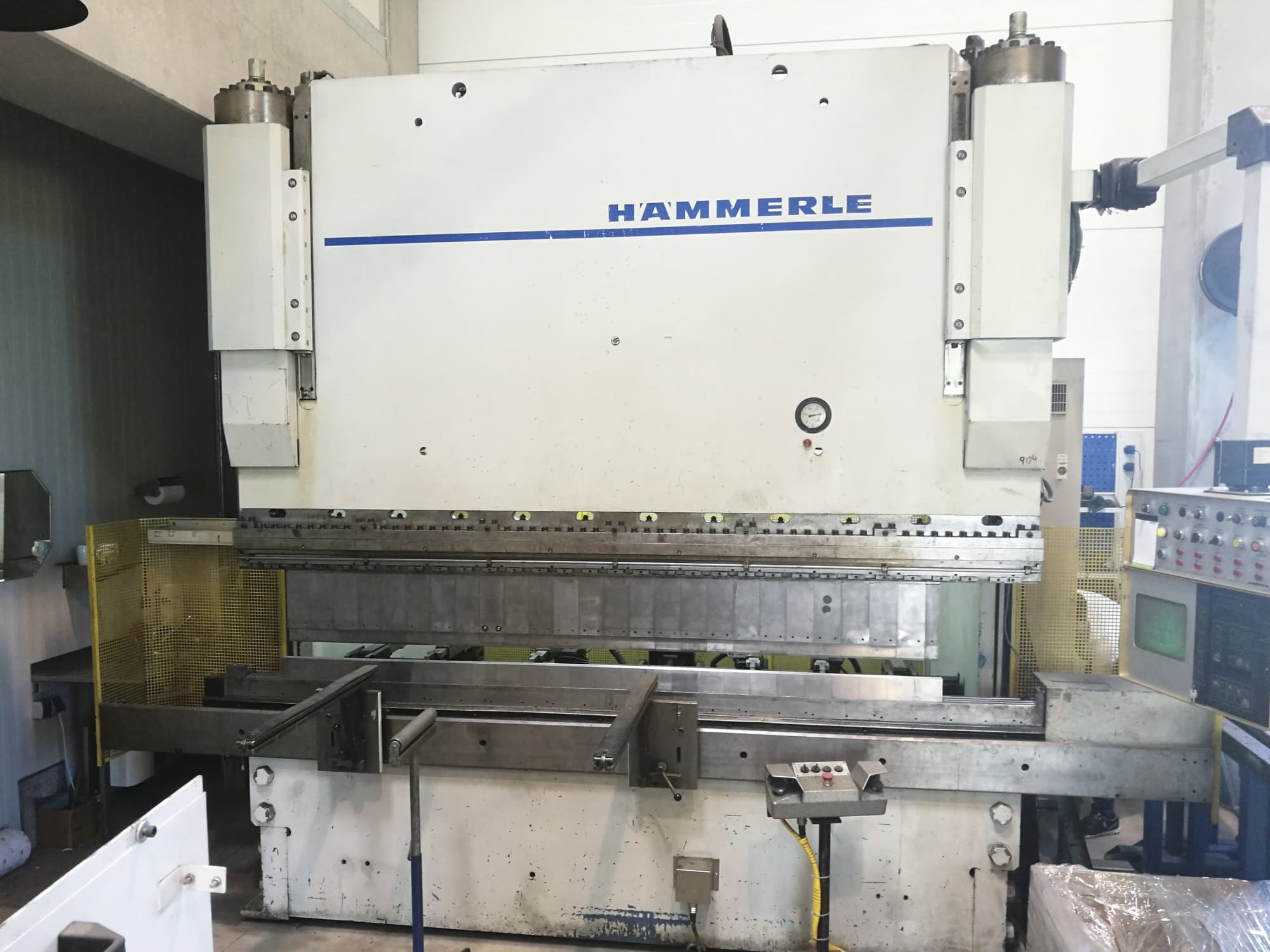 HAEMMERLE AP200-3100 Mašinos vaizdas iš priekio