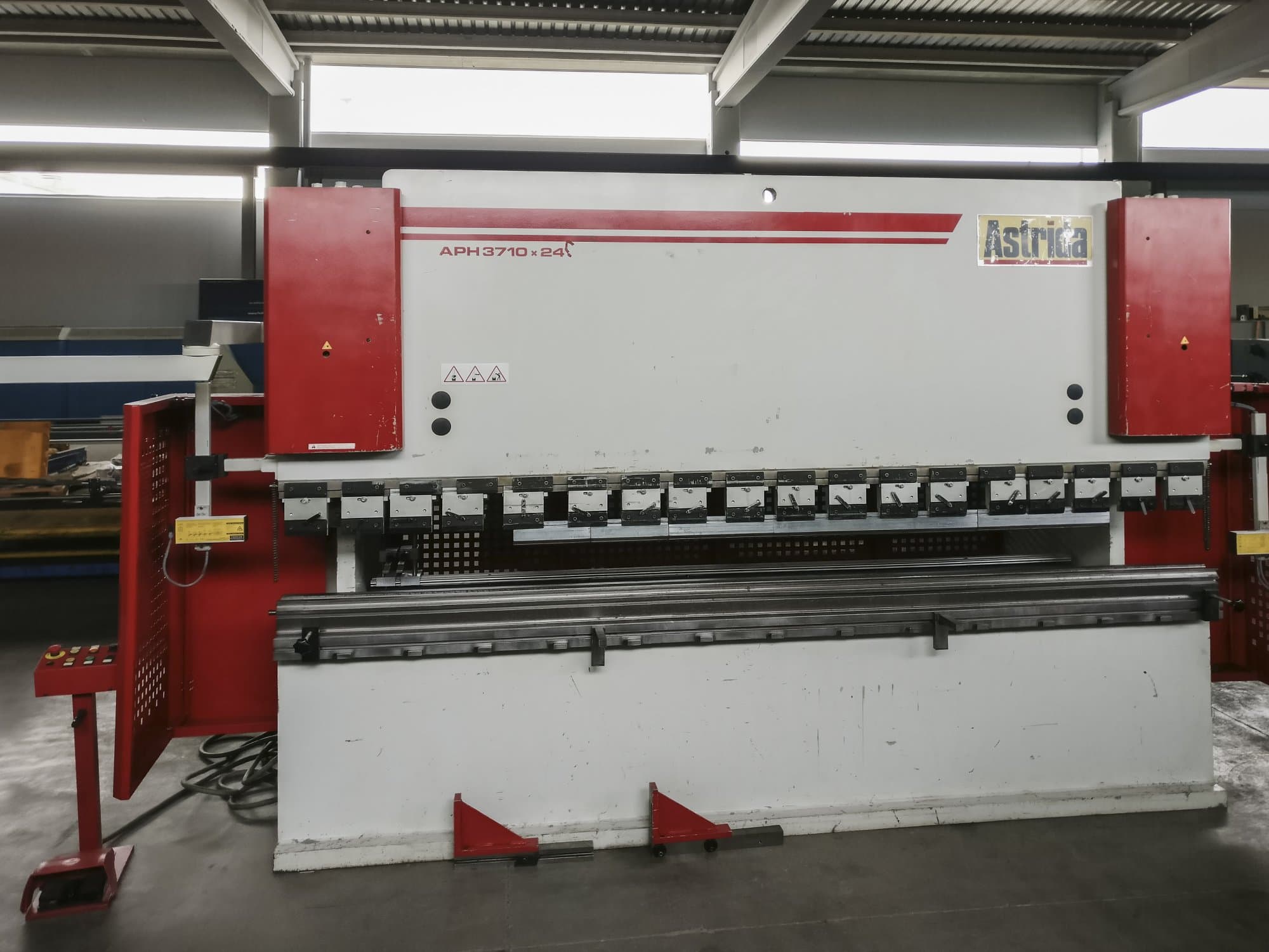 ASTRIDA-BAYKAL APH 3710x240 Mašinos vaizdas iš priekio