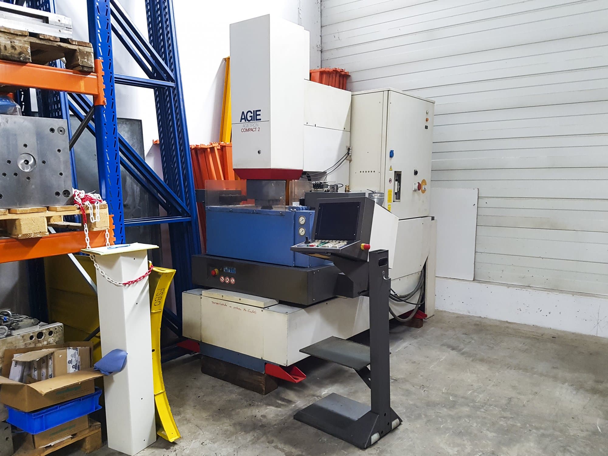 AGIE AGIETRON Compact 2 Mašinos dešinės pusės vaizdas