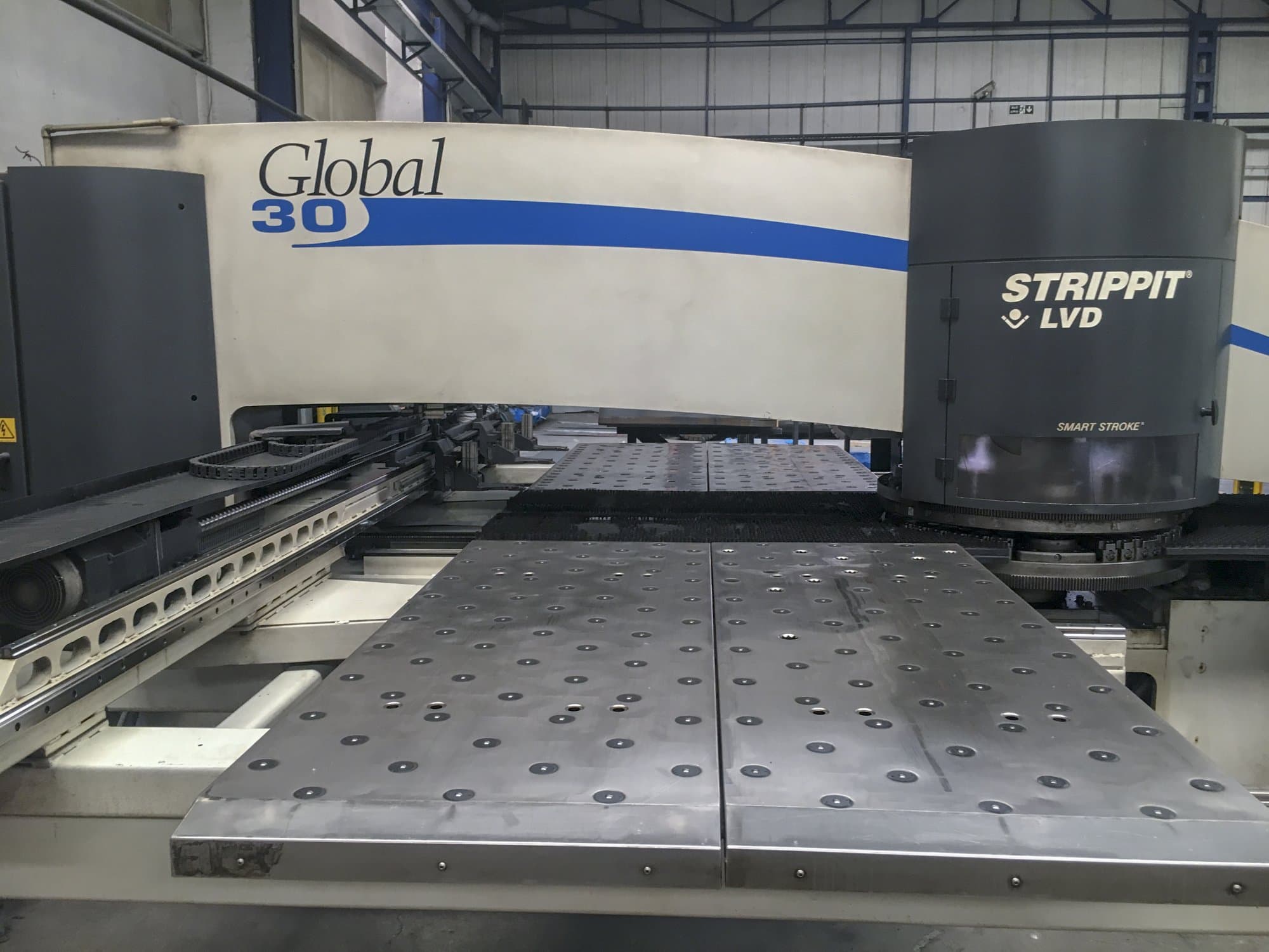 LVD STRIPPIT Global 30 1525 Mašinos vaizdas iš priekio
