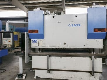 LVD PPEB 80/25 CAD-CNC Mašinos vaizdas iš priekio