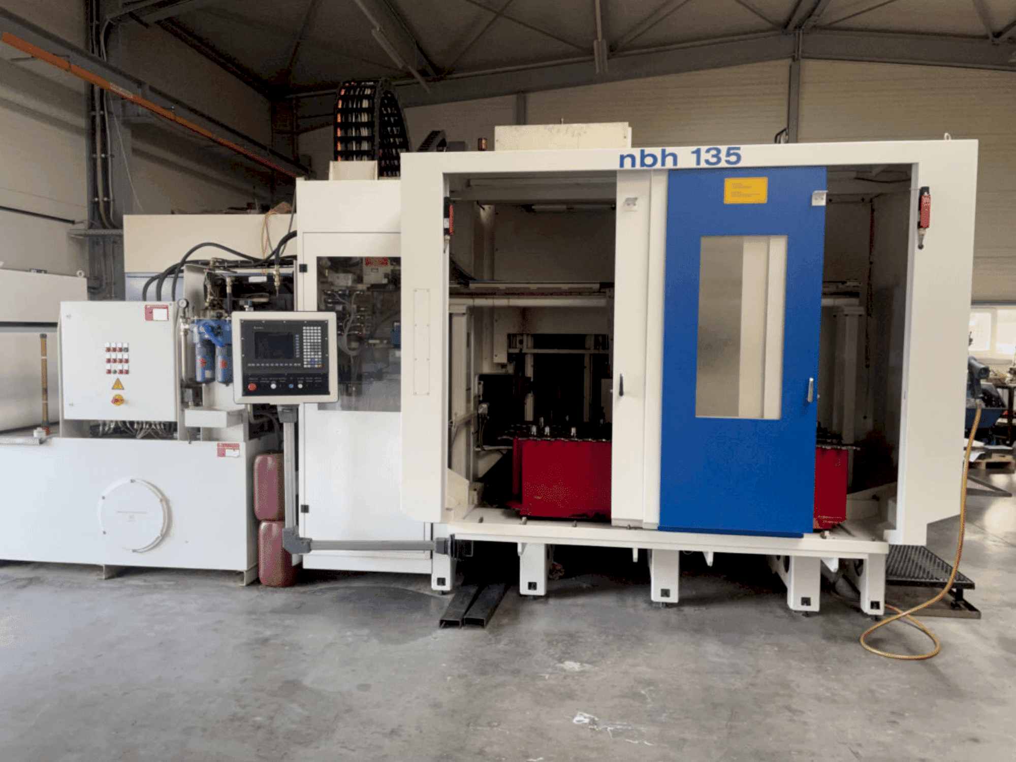 HULLER HILLE NBH 135 Speed Mašinos vaizdas iš priekio