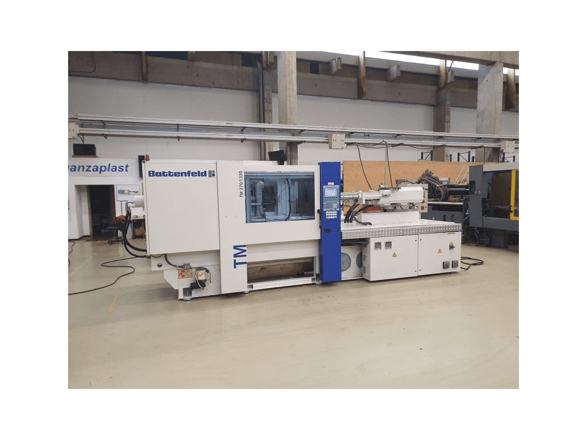 Battenfeld TM 2700 / 1330 B4 Mašinos vaizdas iš priekio