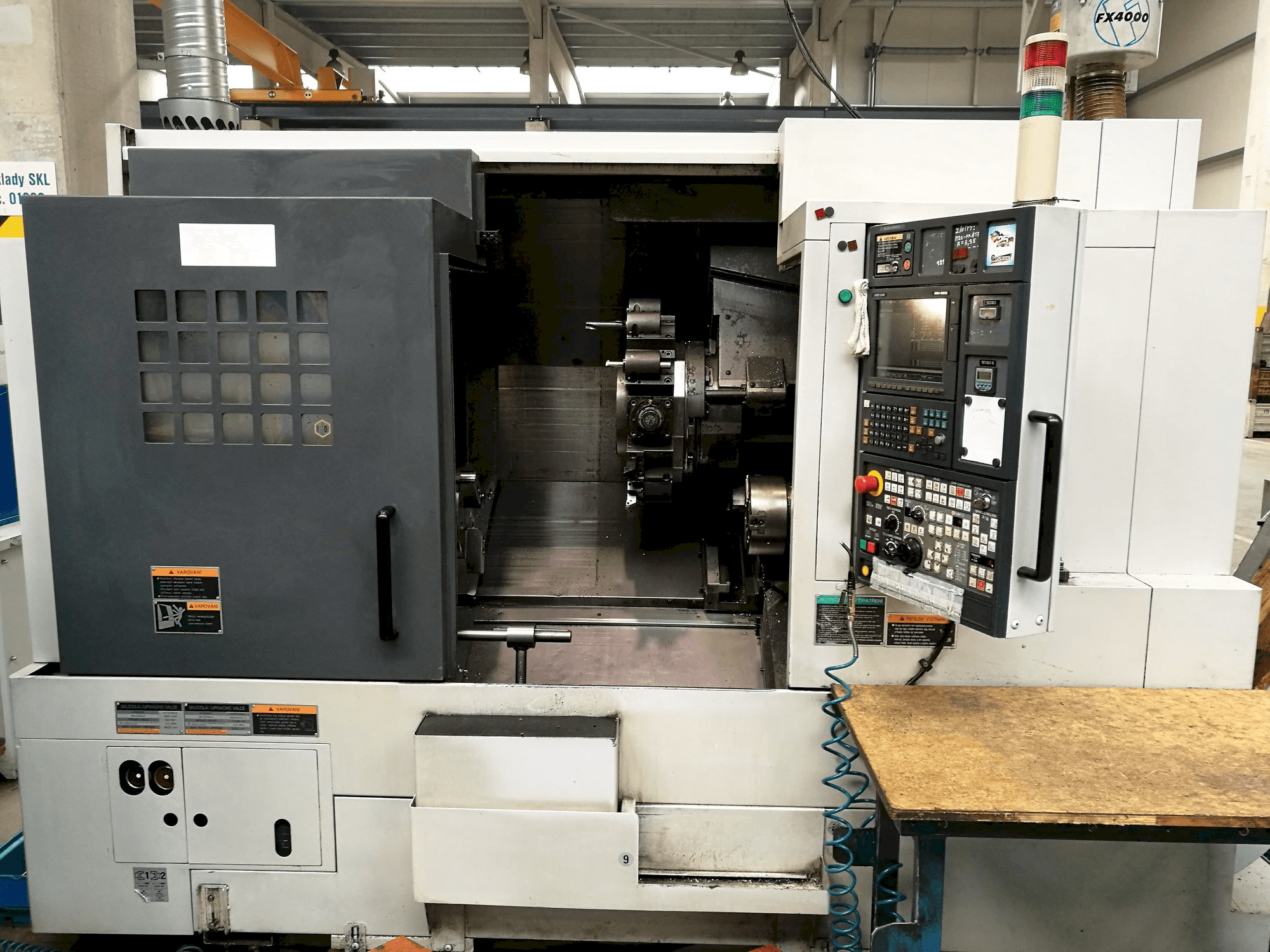 MORI SEIKI NL 2500 SY/700 Mašinos vaizdas iš priekio