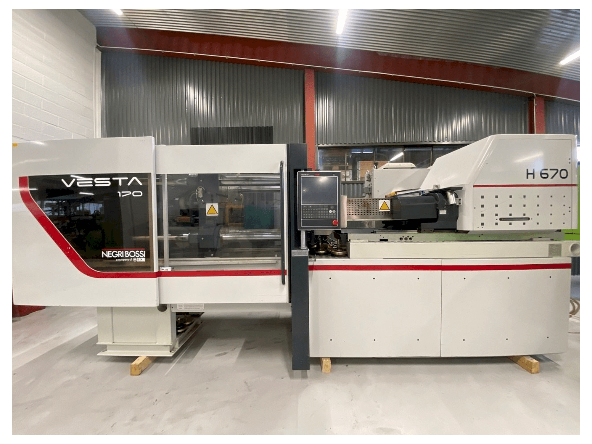 Negri Bossi VE170, M151 Mašinos vaizdas iš priekio