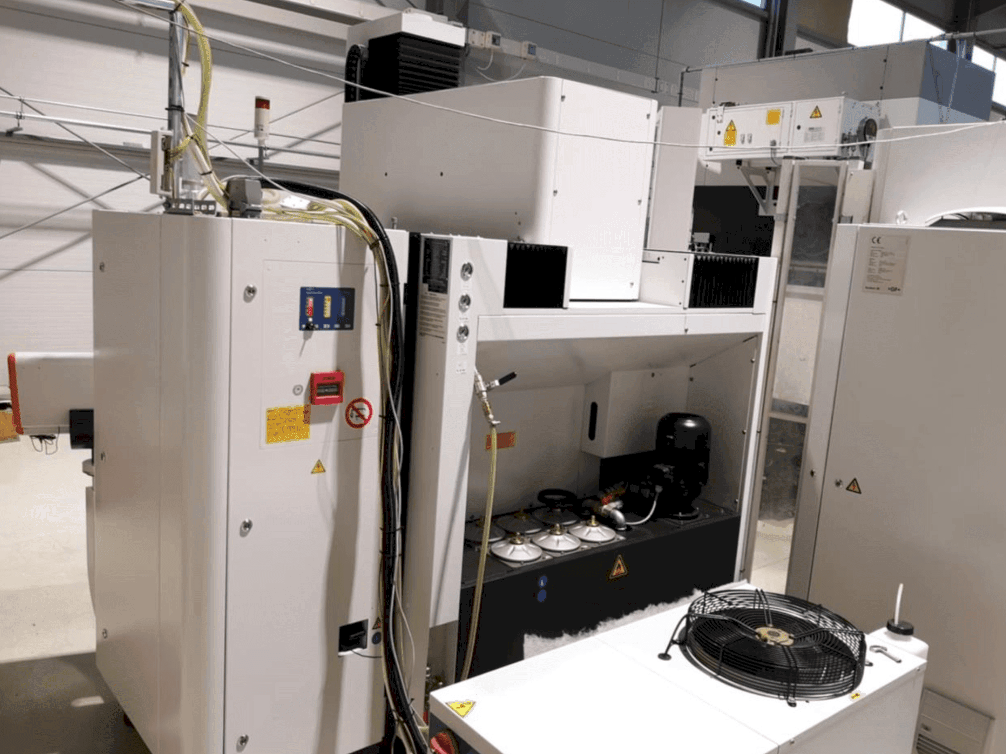 AgieCharmilles FORM P 600 Mašinos vaizdas iš priekio