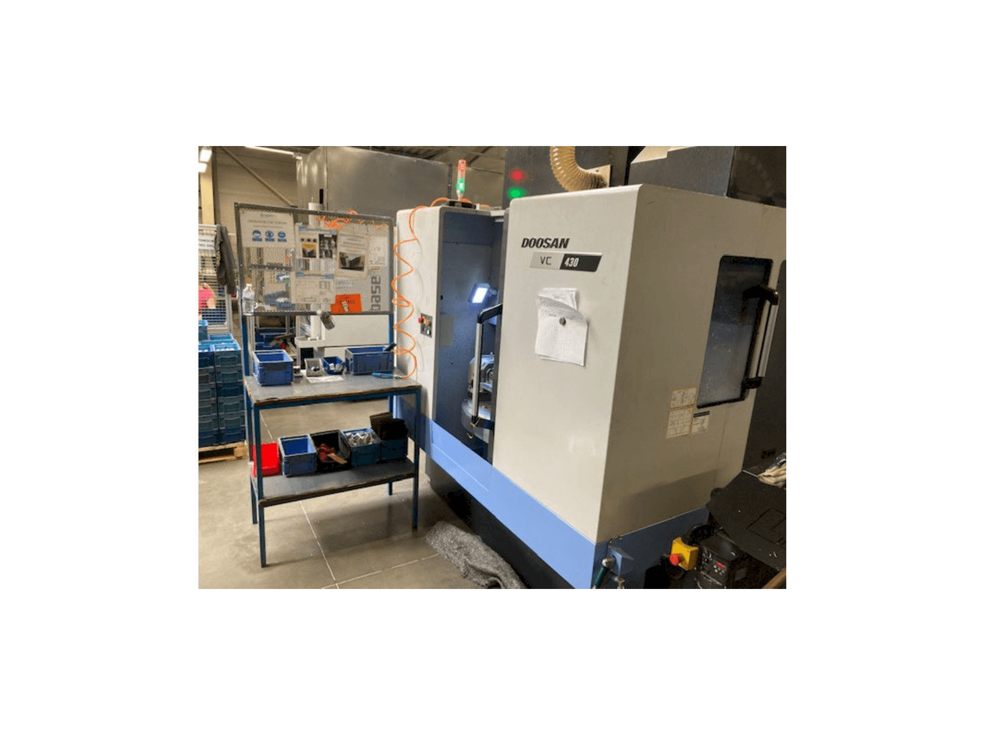 Doosan VC 430 Mašinos vaizdas iš priekio