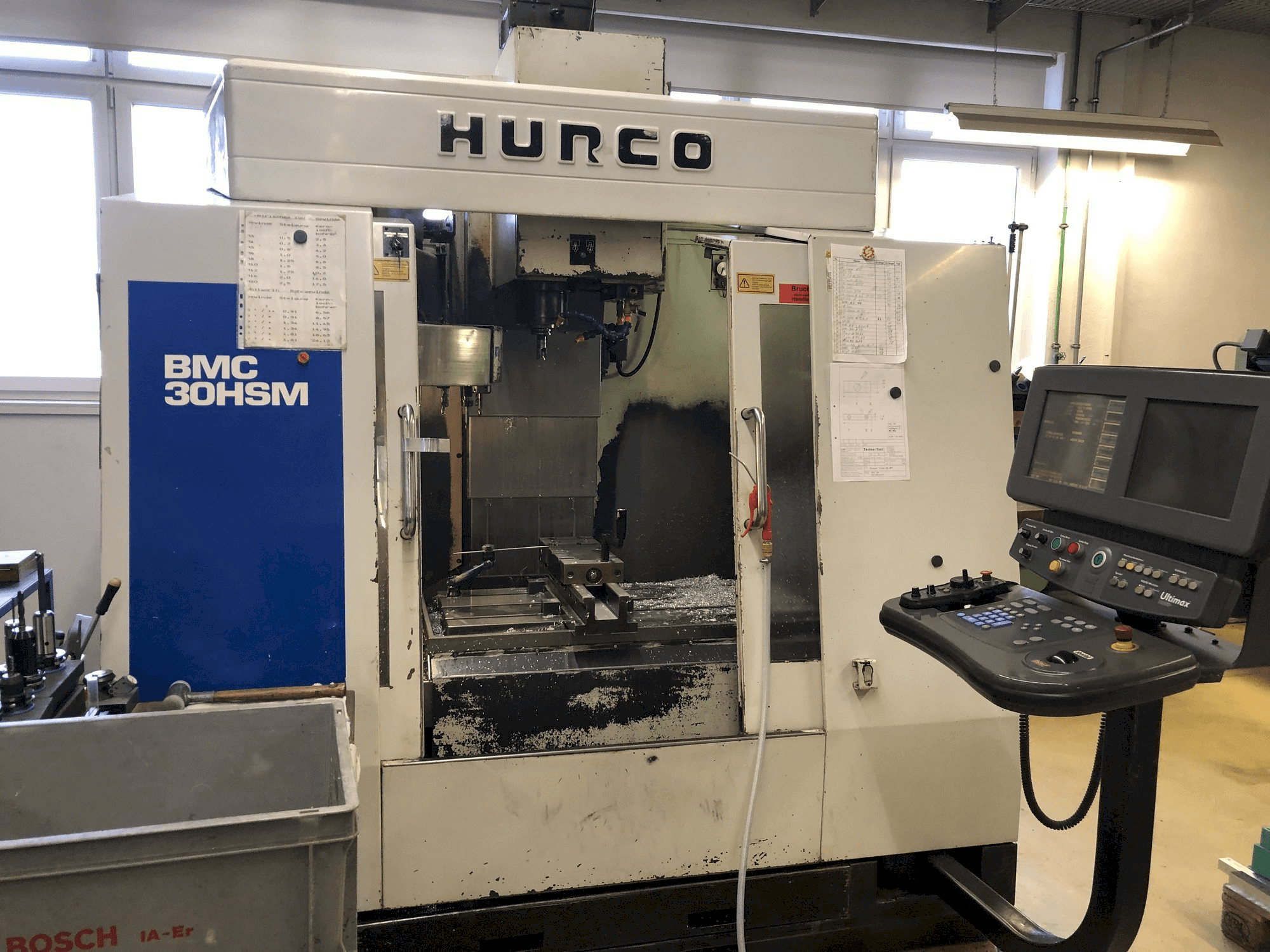 Hurco BMC 30 HSM Mašinos vaizdas iš priekio