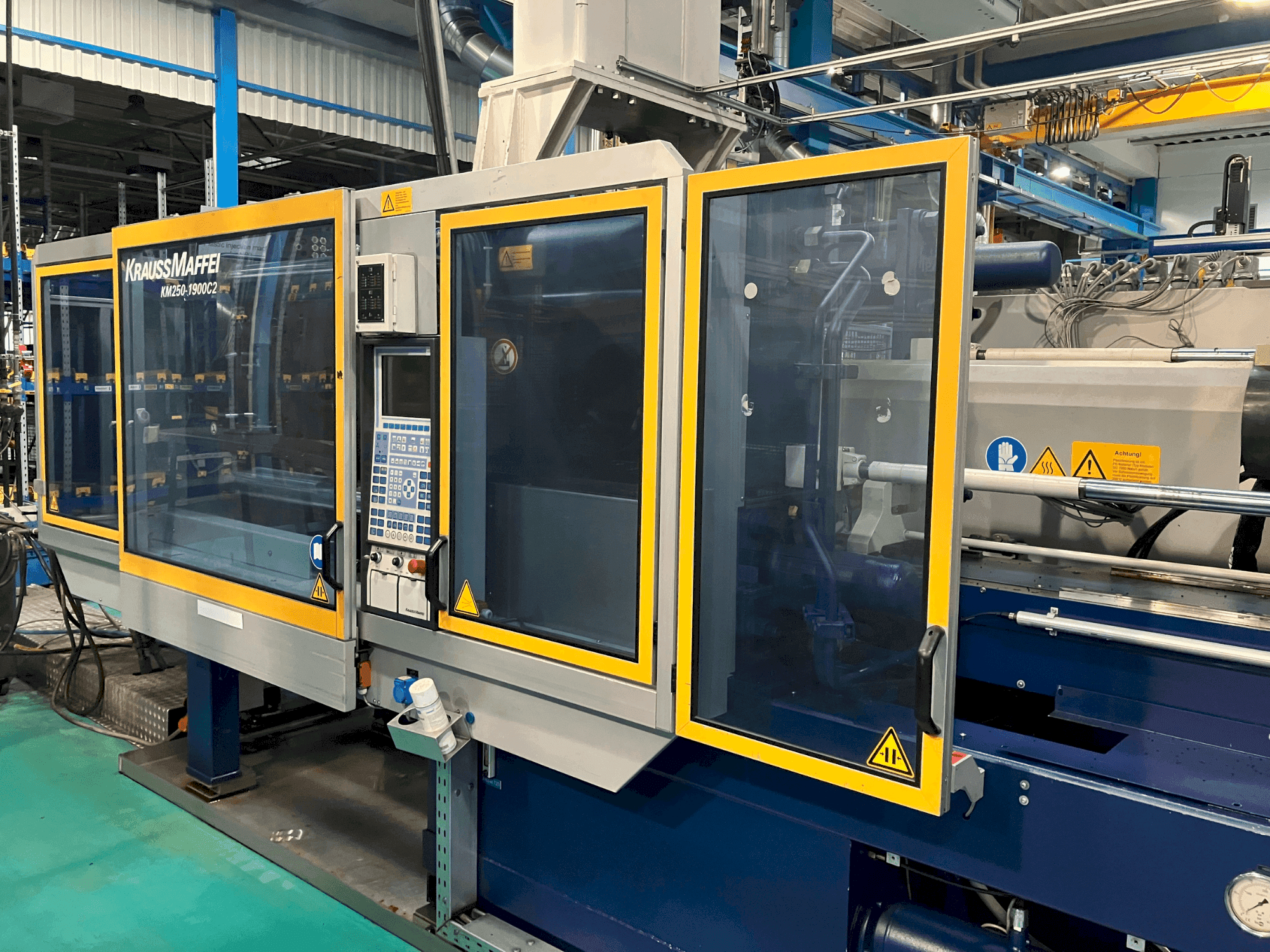 Krauss Maffei 250-1900 C2 (2005) Mašinos vaizdas iš priekio