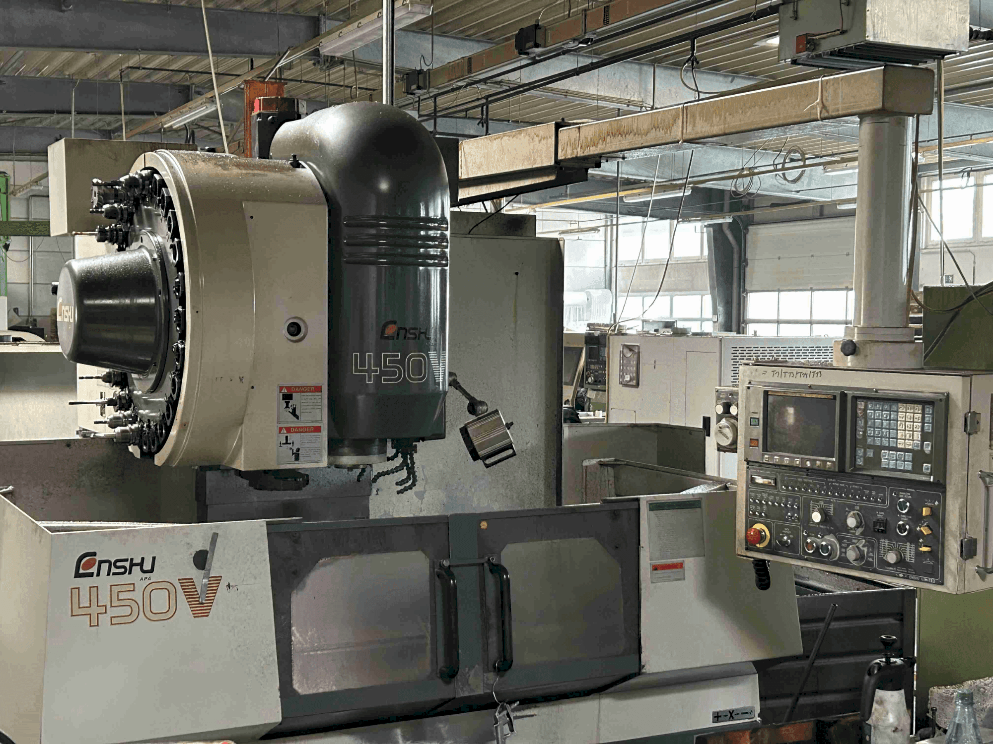Enshu 450 V Mašinos vaizdas iš priekio