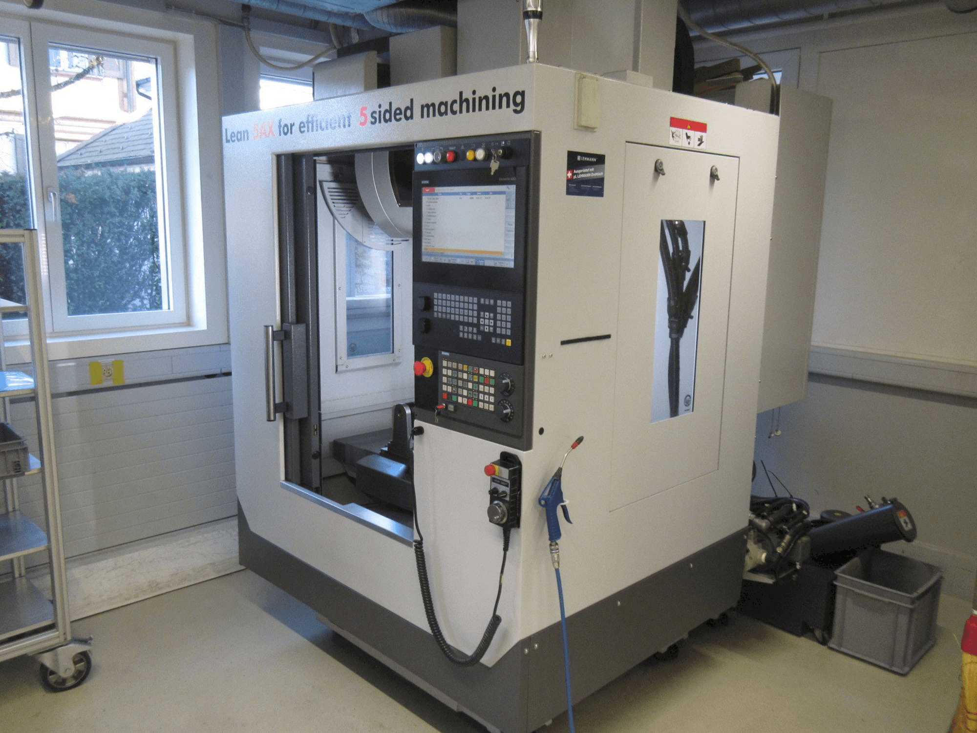 HARDINGE V480 Mašinos vaizdas iš priekio