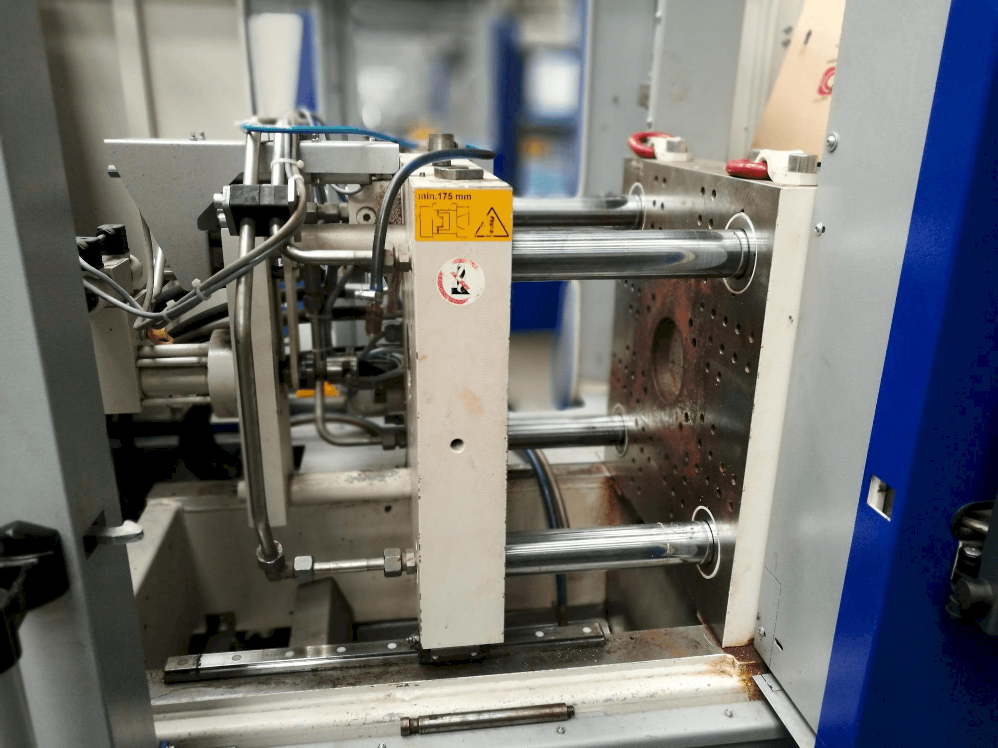 Krauss Maffei KM 35-55 CX Mašinos vaizdas iš priekio