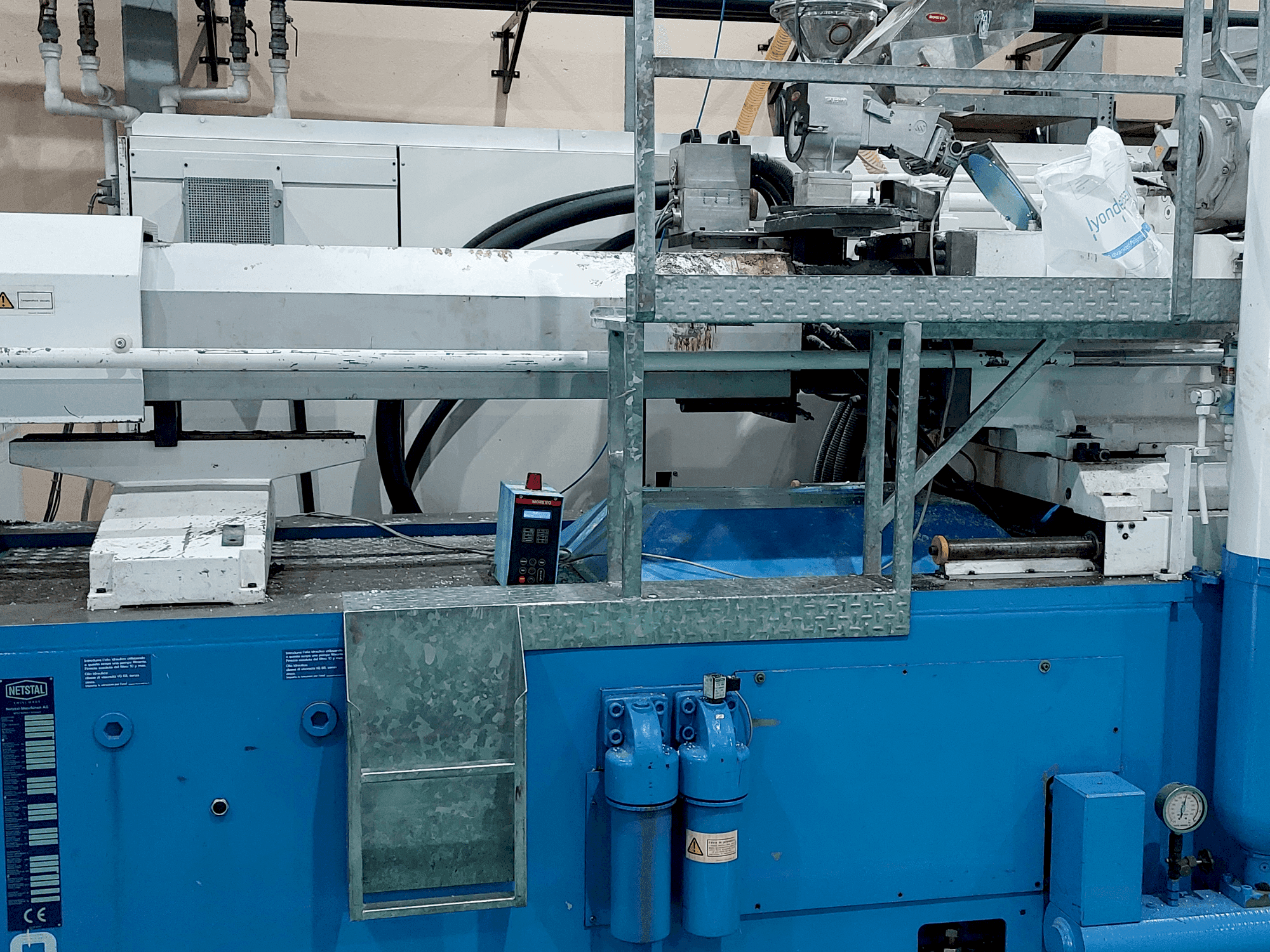 Netstal S 6000-5500E Mašinos vaizdas iš priekio