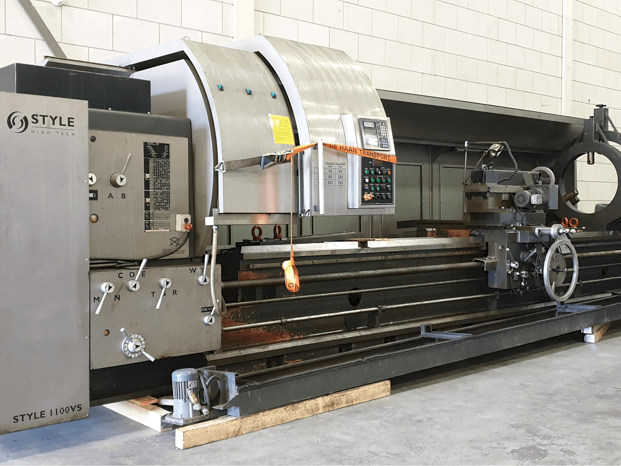 STYLE 1100VS Mašinos vaizdas iš priekio