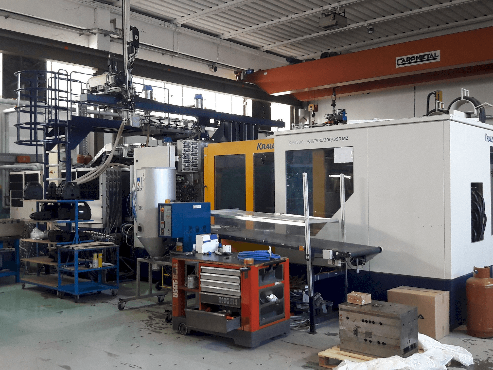 Krauss Maffei 1300-700-700-390-390 MZ Mašinos vaizdas iš priekio