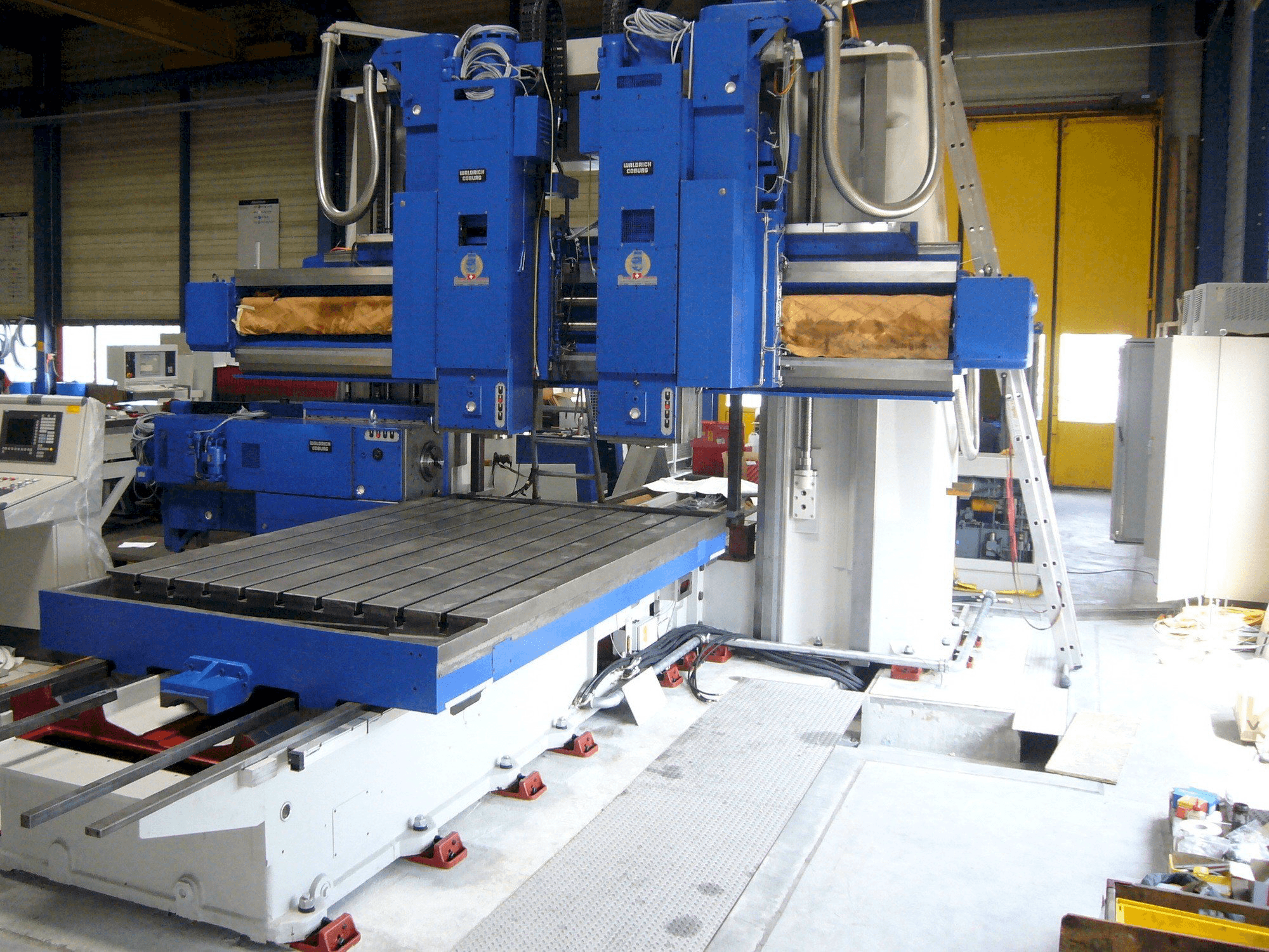 Waldrich Coburg Mašinos vaizdas iš priekio