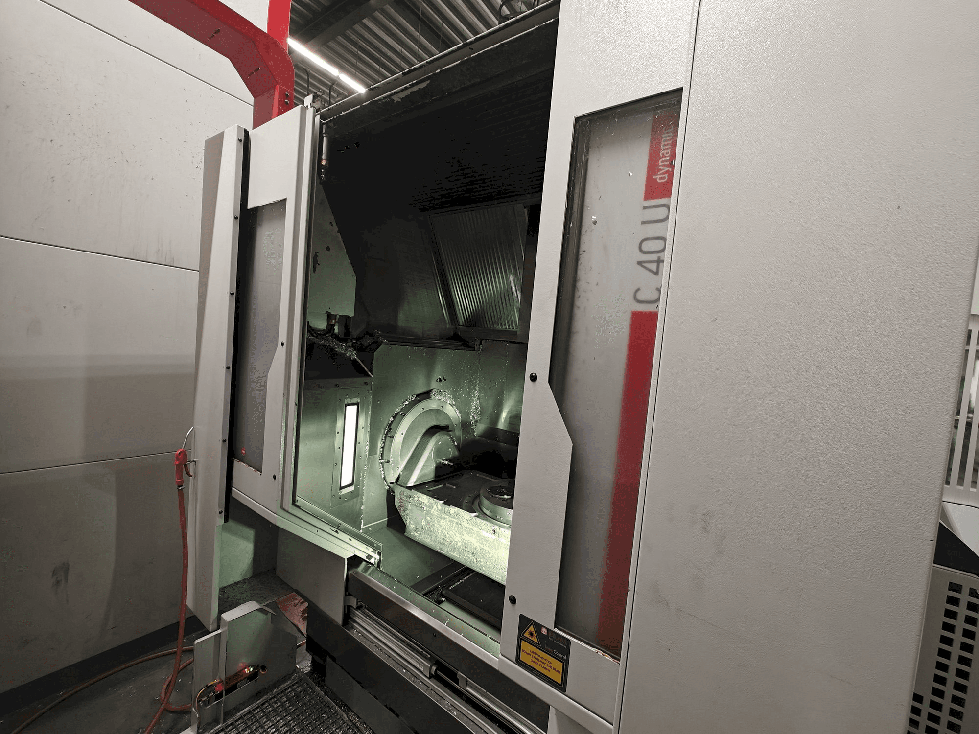 HERMLE C 40 U Mašinos vaizdas iš priekio