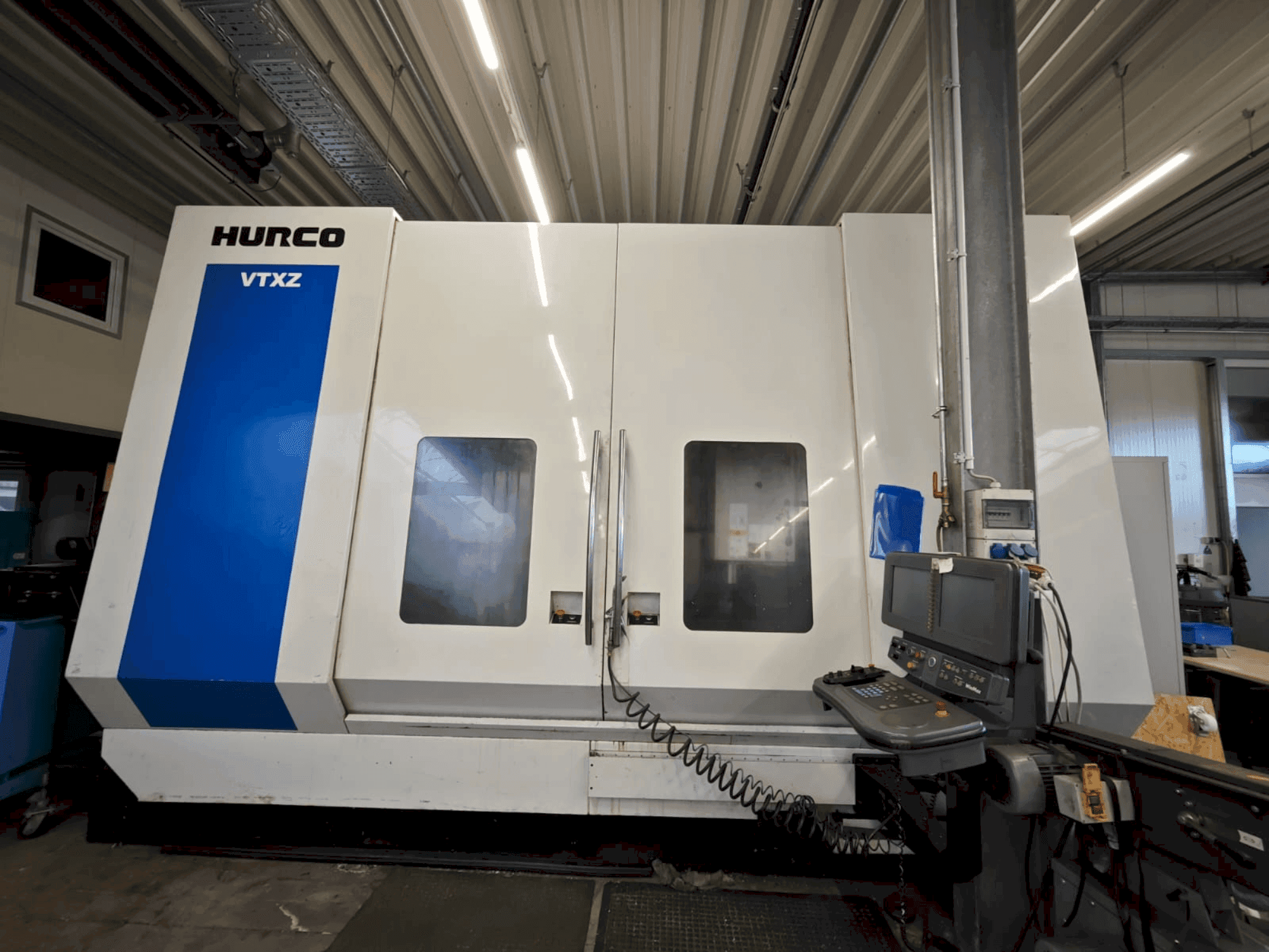 Hurco VTXZ Mašinos vaizdas iš priekio