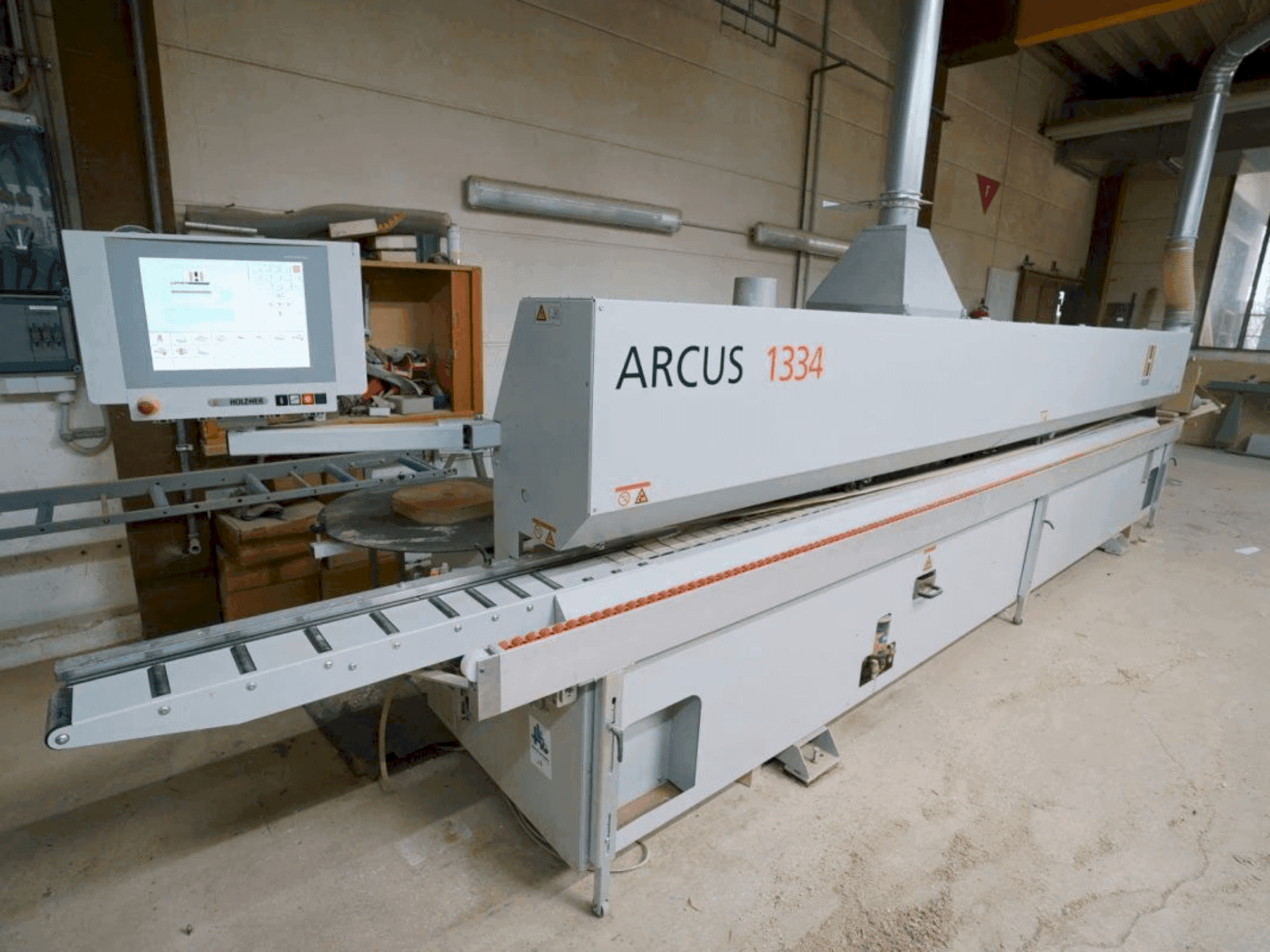 HOLZHER ARCUS 1334 FV2 Mašinos vaizdas iš priekio