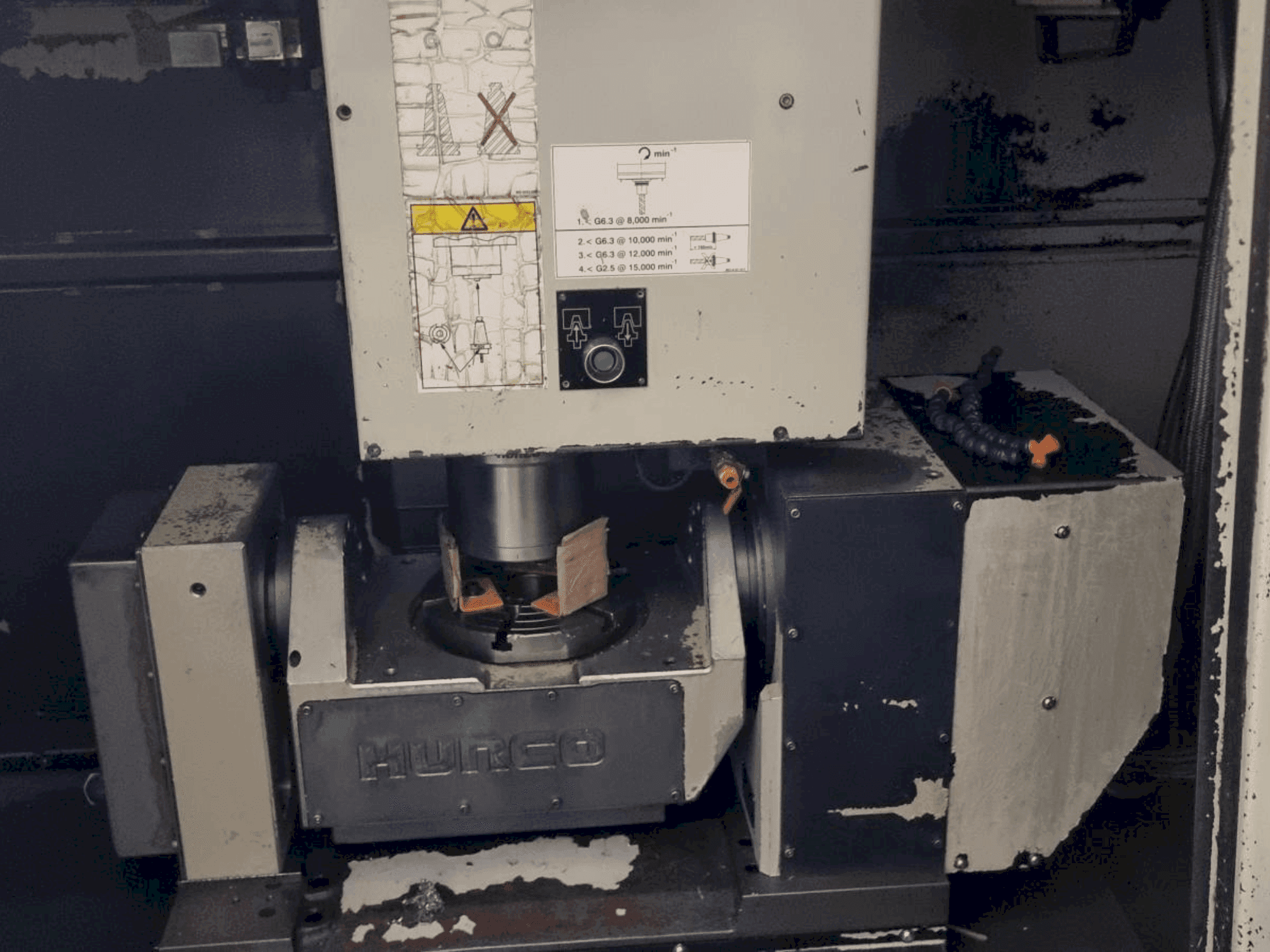 Hurco VMX 50T Mašinos vaizdas iš priekio