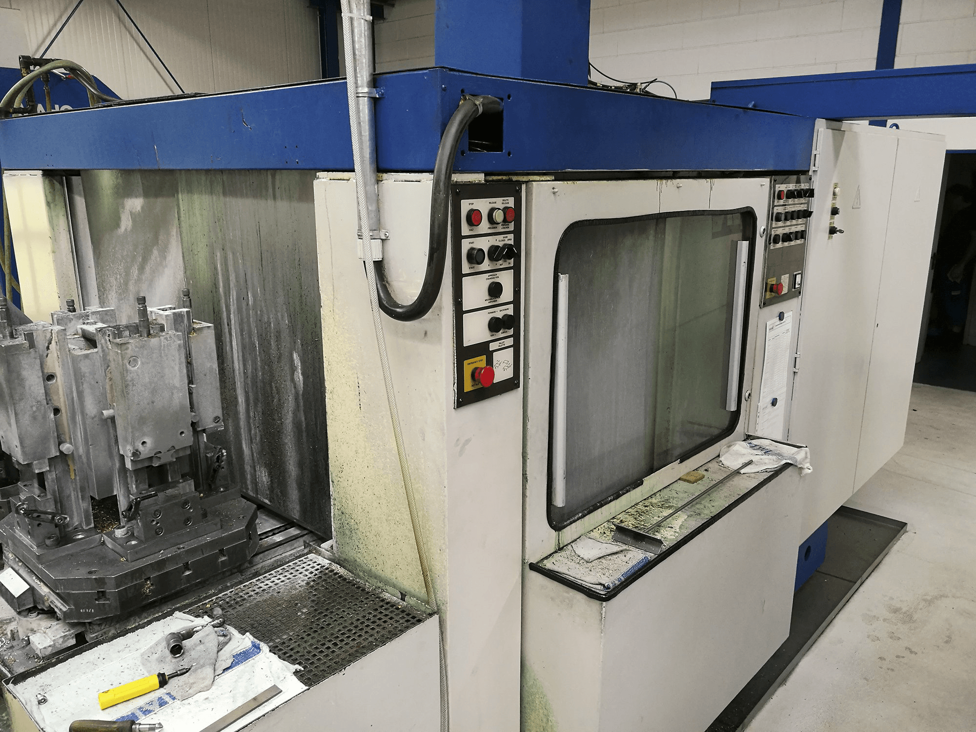 Hueller Hille NBH 70 Mašinos kairės pusės vaizdas