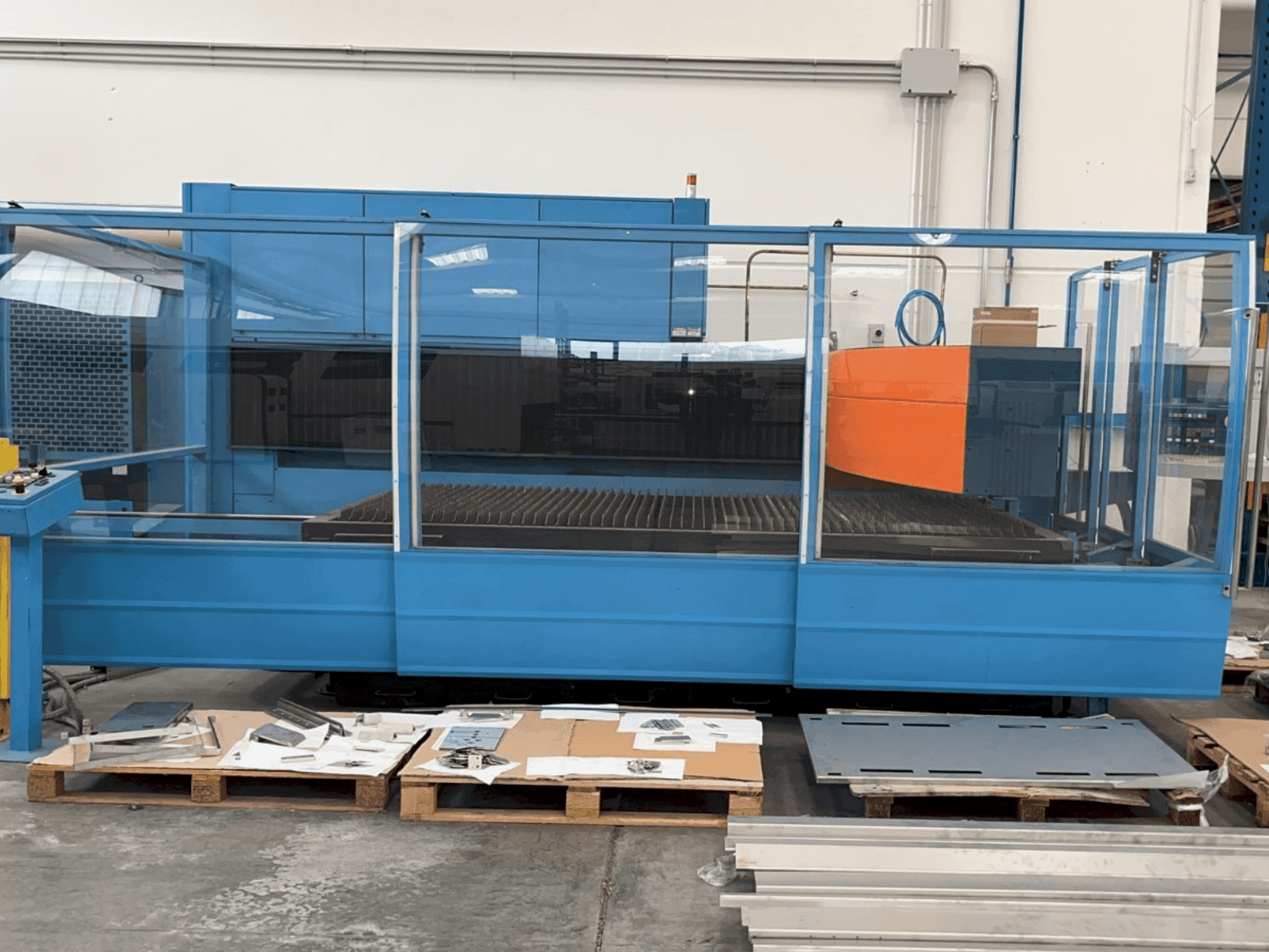 Prima Industrie Platino 1530 PL 9000 Mašinos vaizdas iš priekio