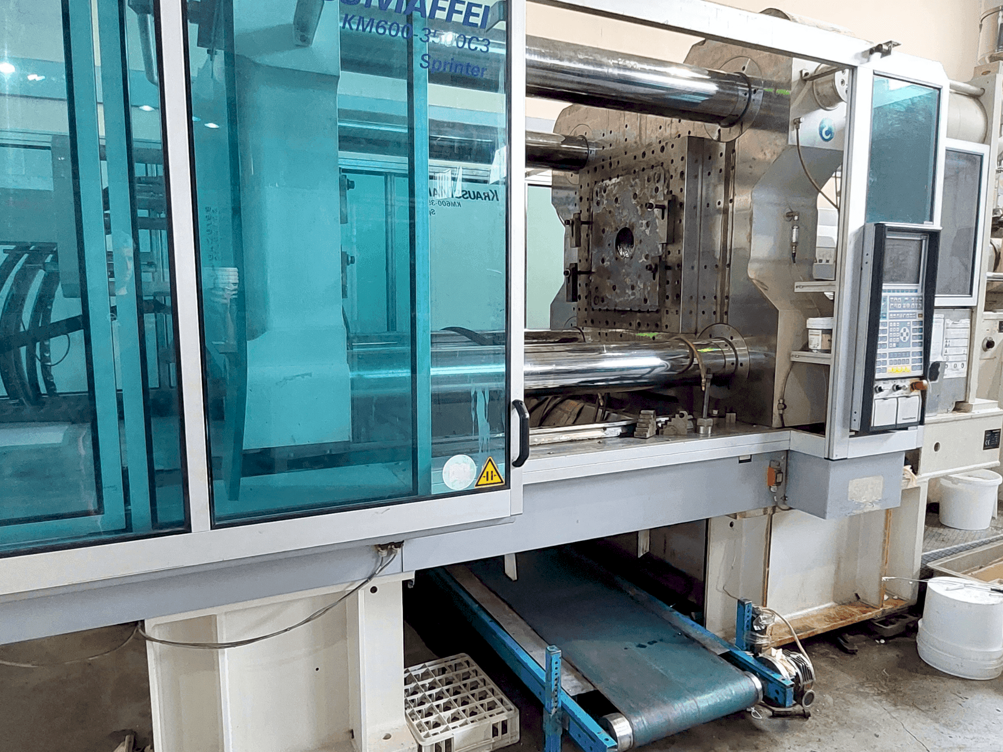 Krauss Maffei 600 - 3500 C3 Mašinos vaizdas iš priekio