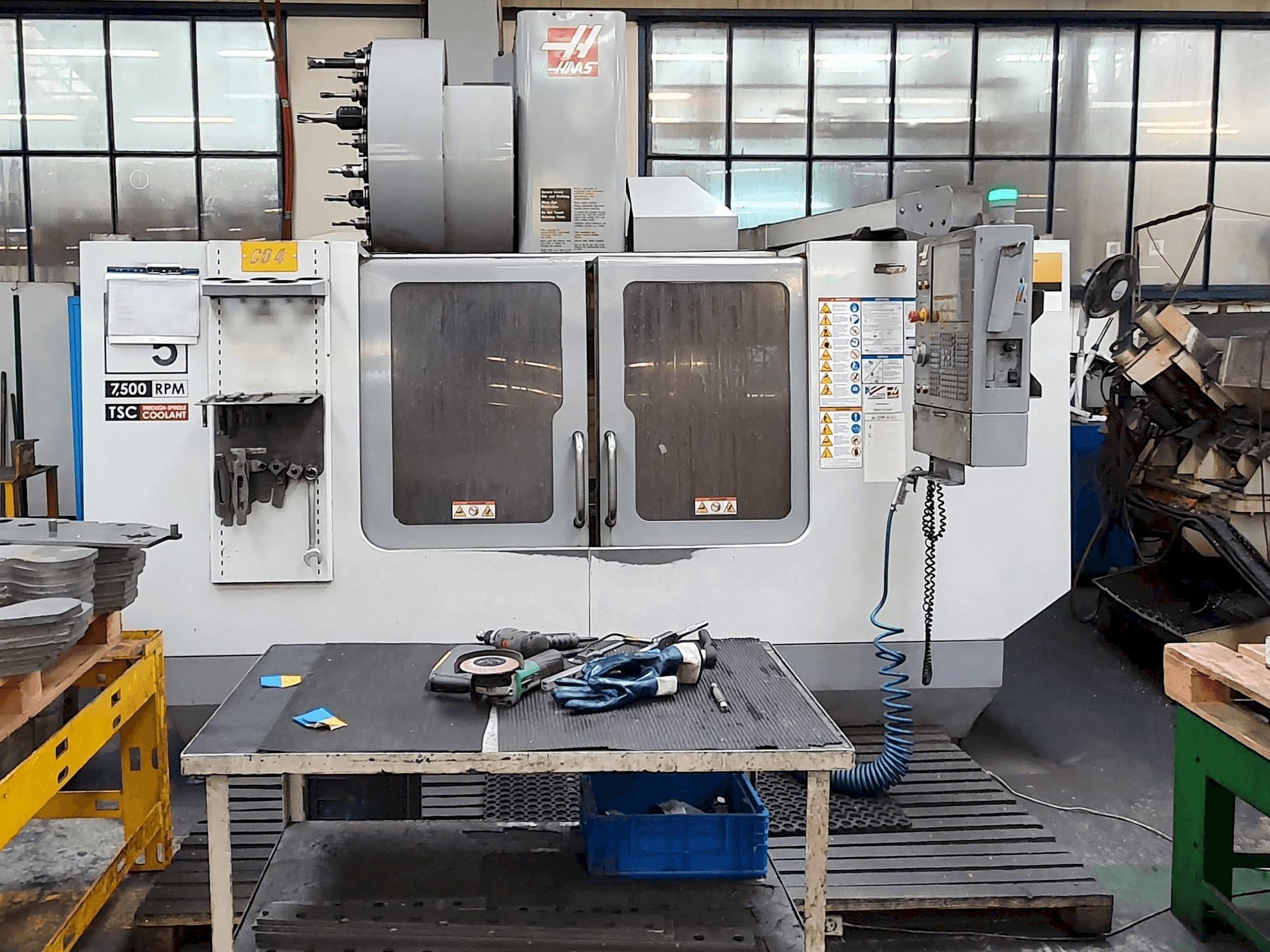 HAAS VF-5 / 50HE Mašinos vaizdas iš priekio