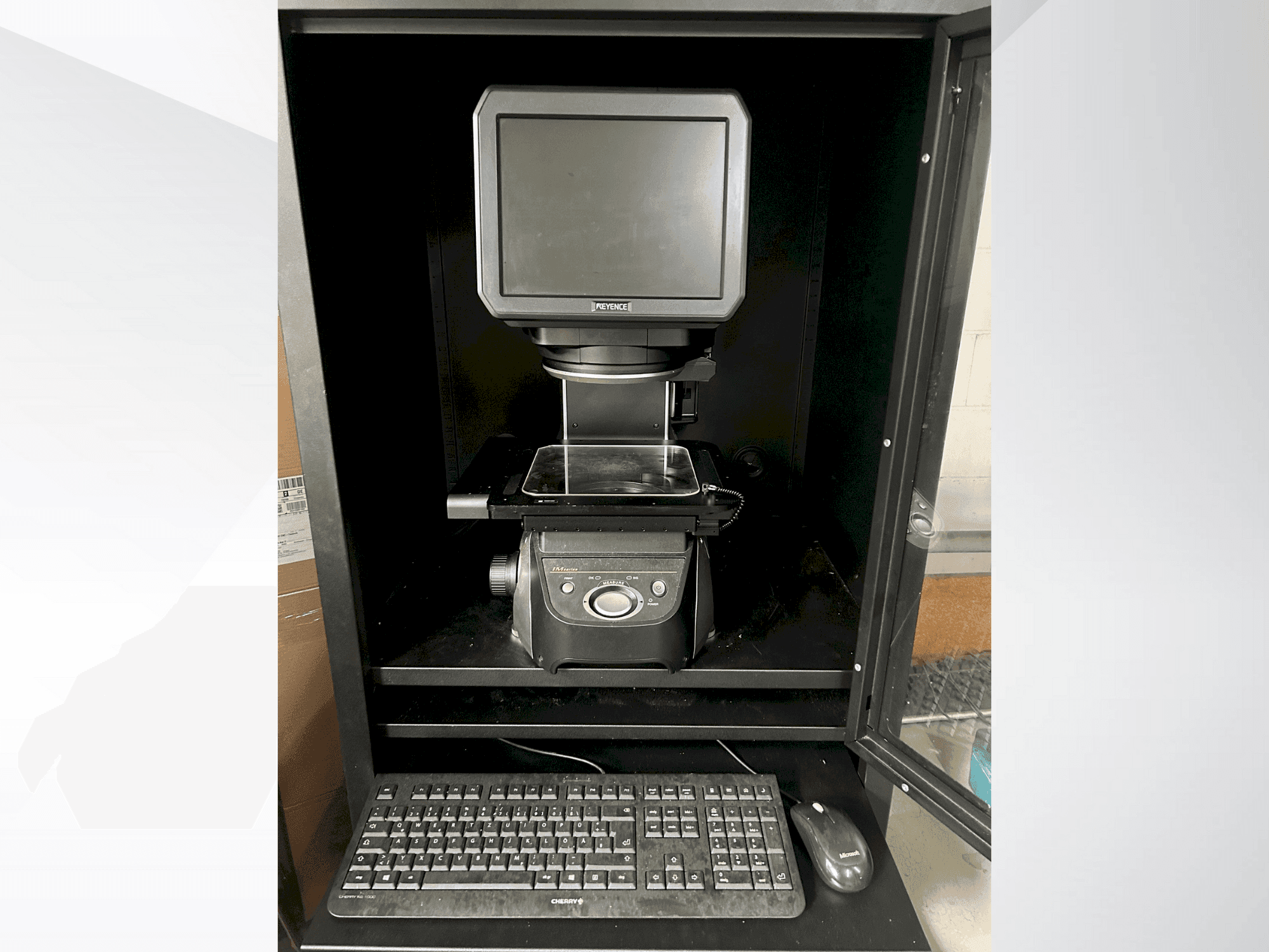 KEYENCE IM 7020 Mašinos vaizdas iš priekio