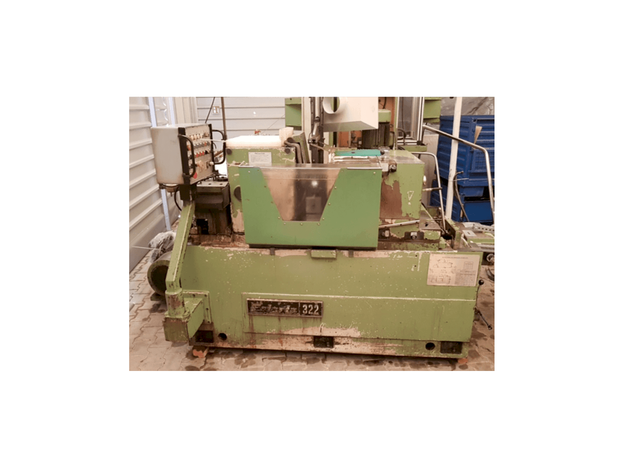 Estarta 322 Mašinos vaizdas iš priekio