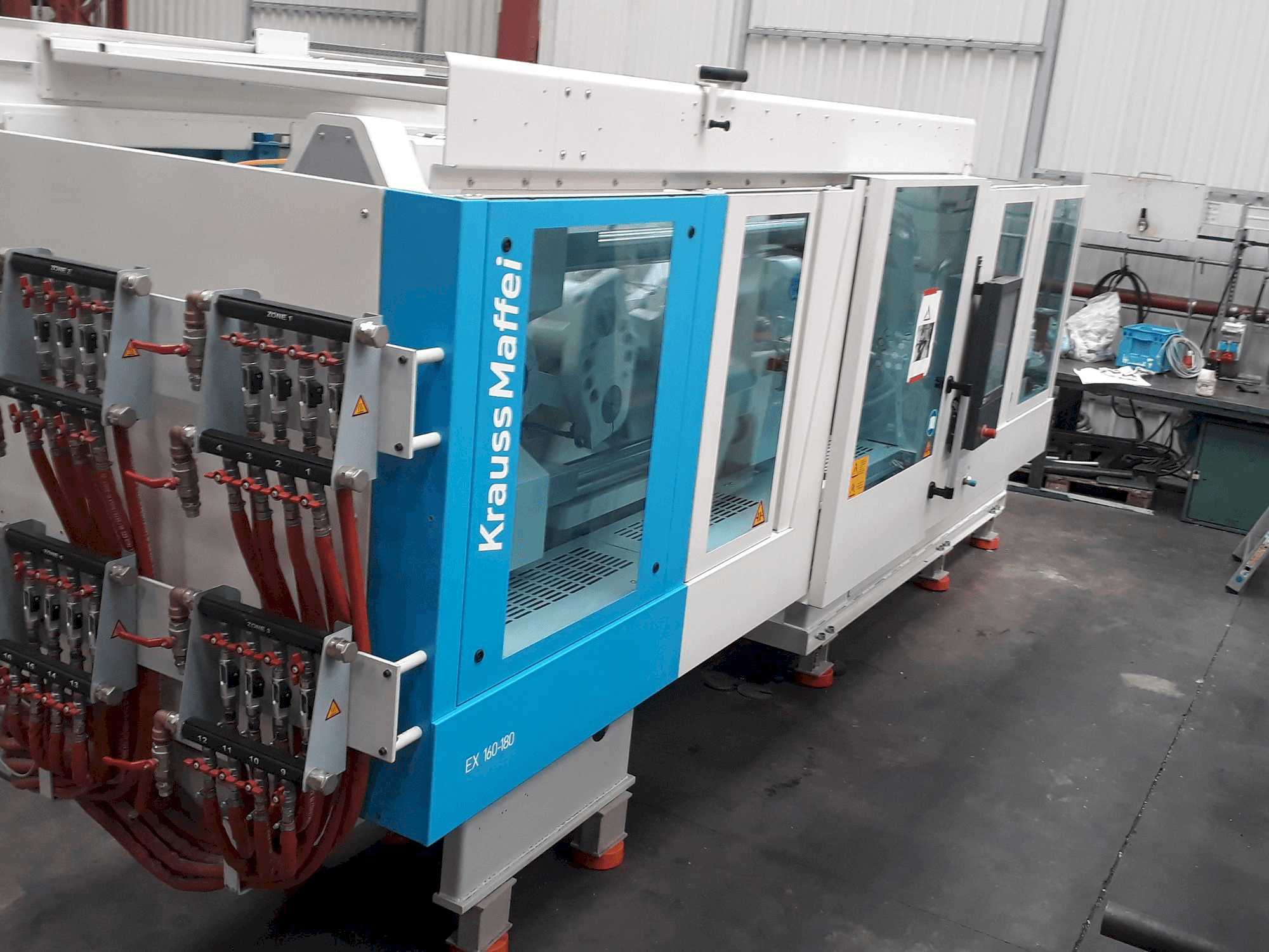 Krauss Maffei 160-180 EX Mašinos vaizdas iš kairės pusės