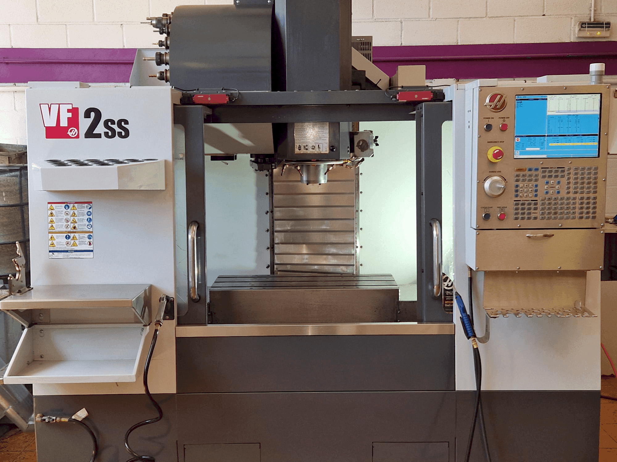HAAS VF-2SS Mašinos vaizdas iš priekio