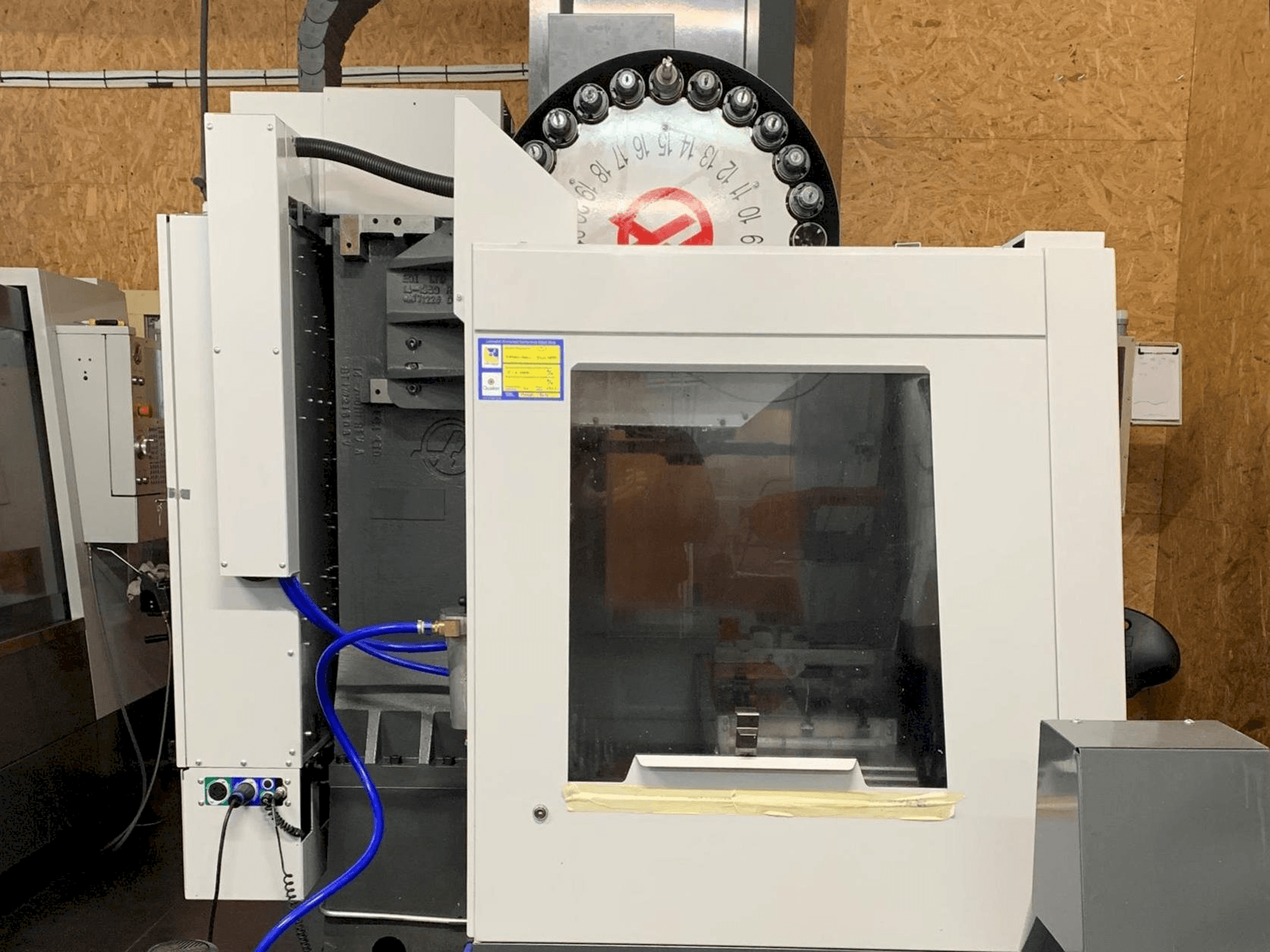 HAAS VF-2EU Mašinos vaizdas iš priekio