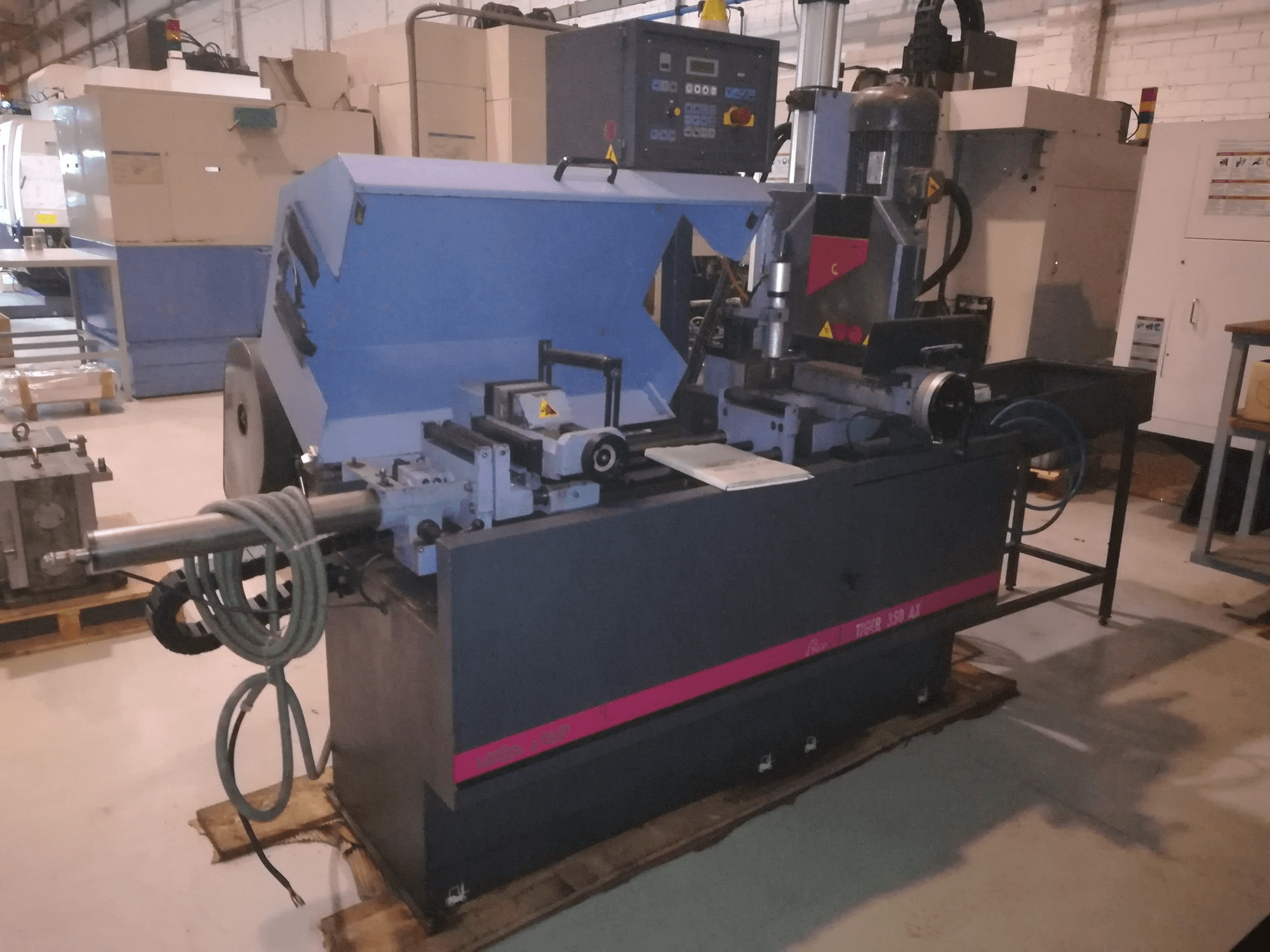 MEP TIGER 350 AX Mašinos vaizdas iš priekio