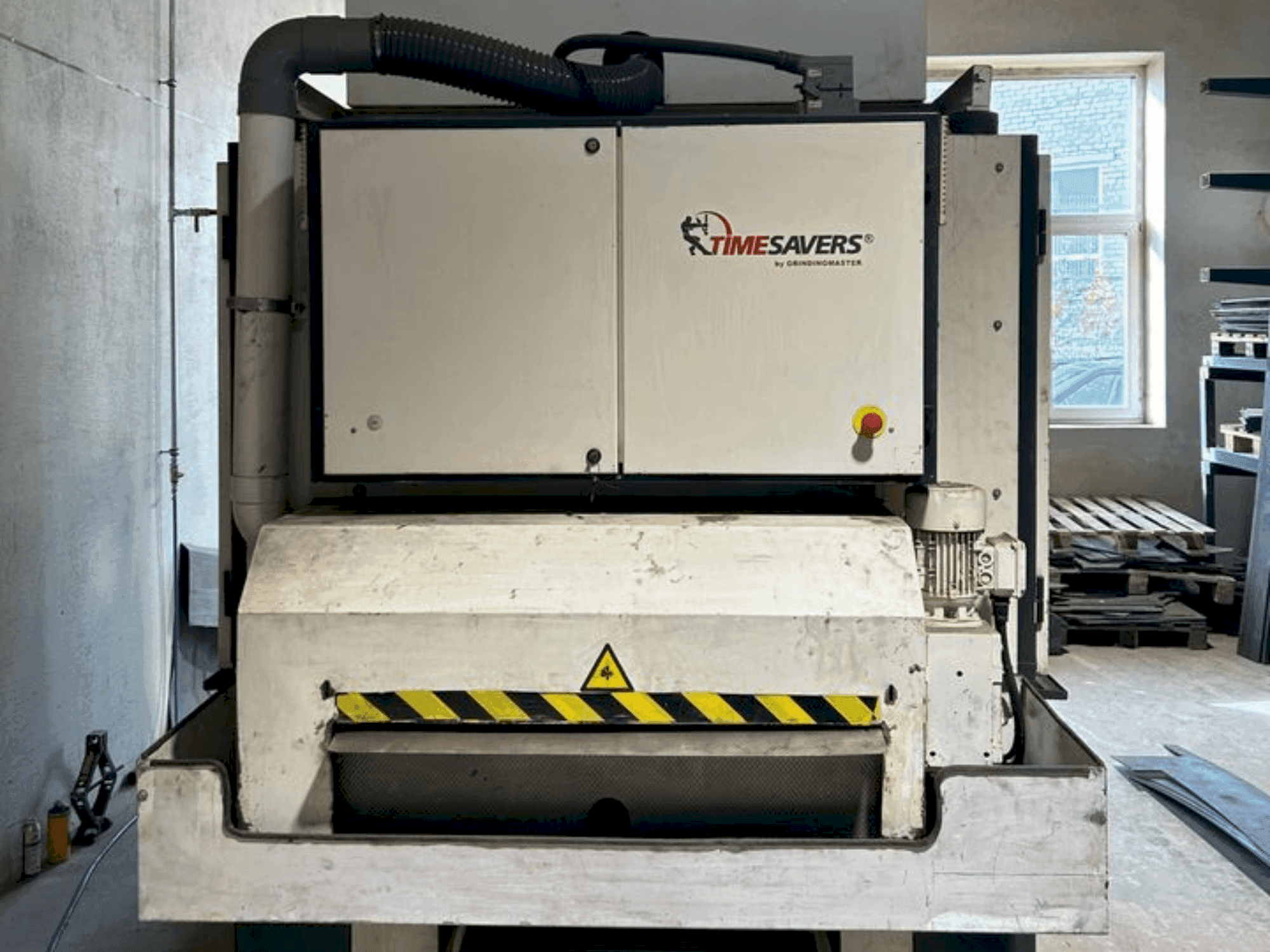 TIMESAVERS 41serie 900 WRD N Mašinos vaizdas iš priekio