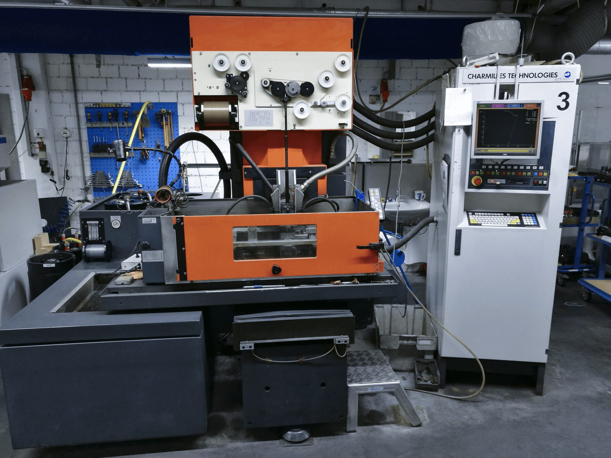 CHARMILLES ROBOFIL 2020-1 Mašinos vaizdas iš priekio