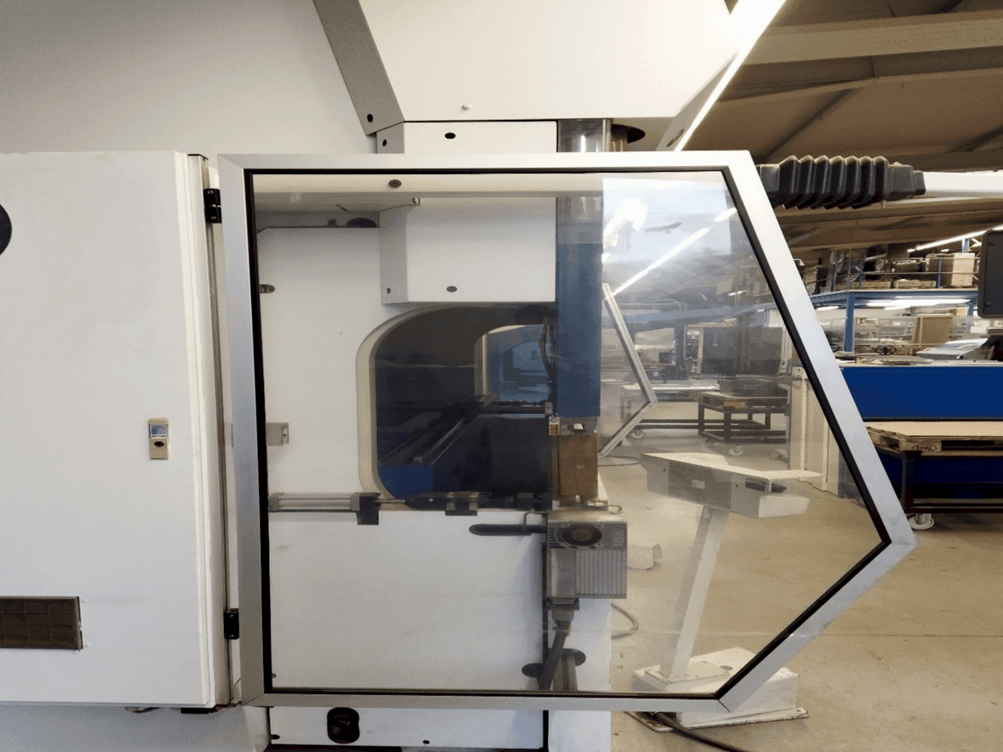 TRUMPF TrumaBend V130 Mašinos vaizdas iš priekio