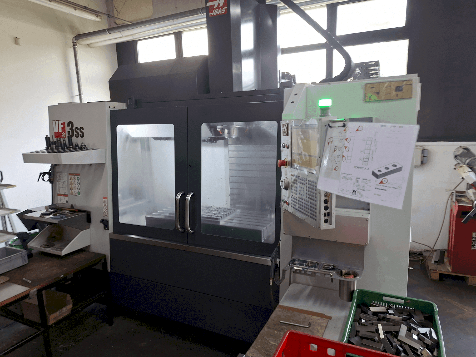 HAAS VF-3SS Mašinos vaizdas iš priekio