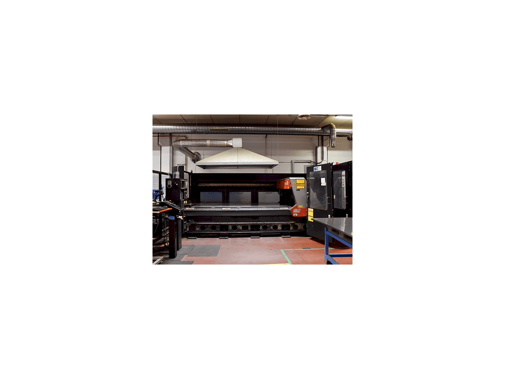 AMADA FO-3015 Mašinos vaizdas iš priekio