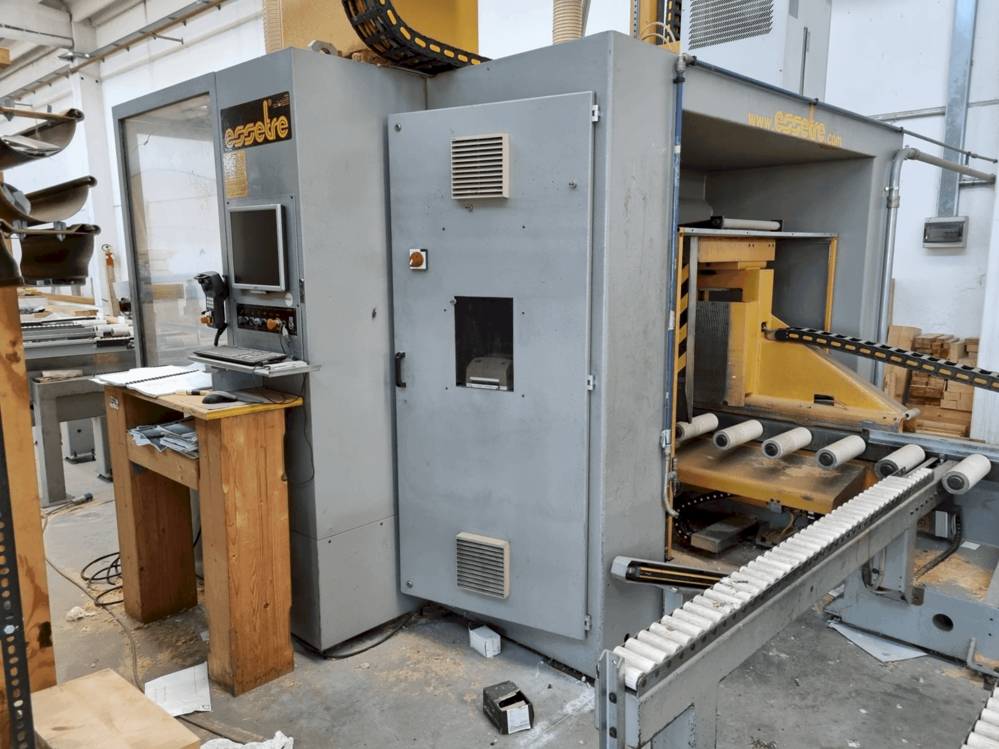 ESSETRE TECHNO Mašinos vaizdas iš priekio