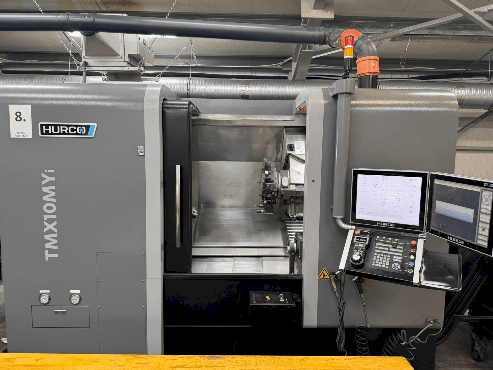 Hurco TMX 10 MYi Mašinos vaizdas iš priekio