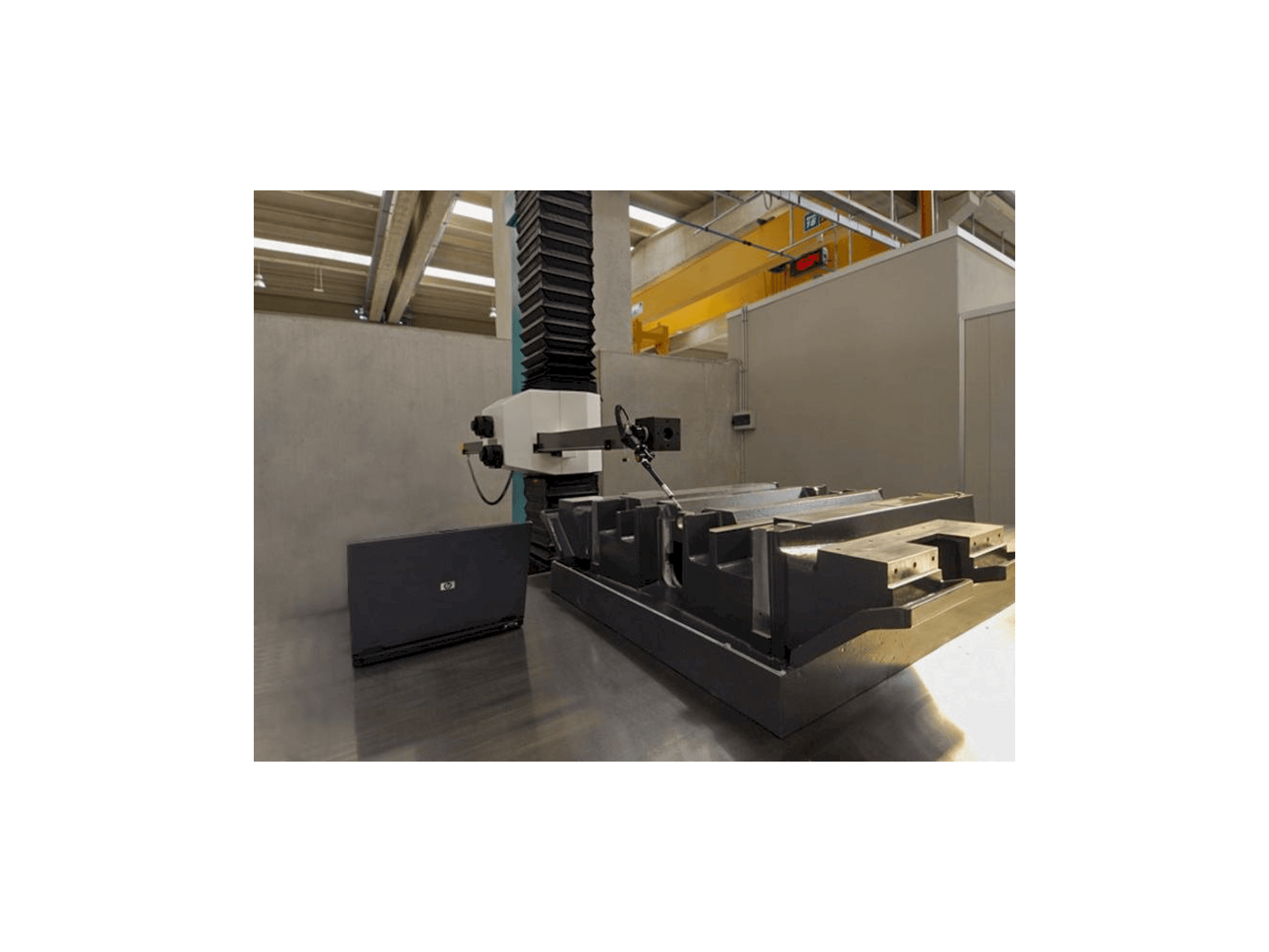 Hexagon Metrology Poli Globo Mašinos vaizdas iš priekio