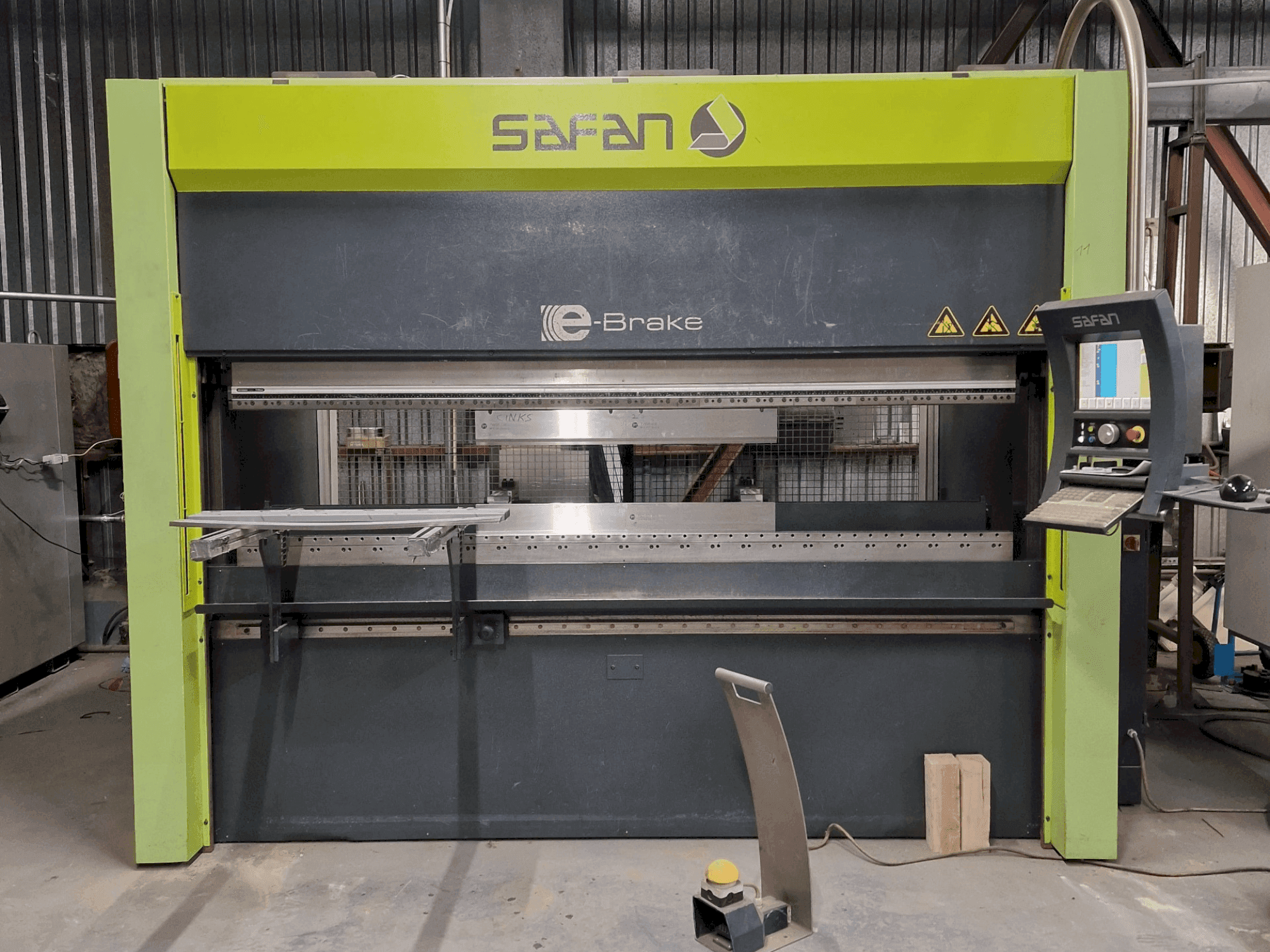 Safan E-Brake 80-2550-Ts3 Cnc Mašinos vaizdas iš priekio